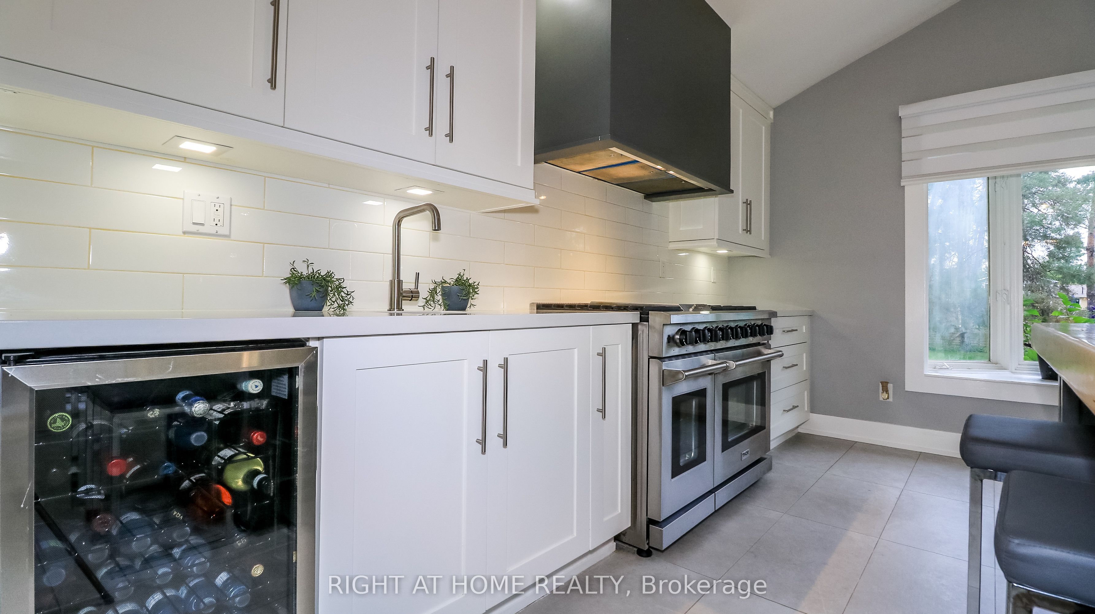 8 Sunset Street Property Photo 37