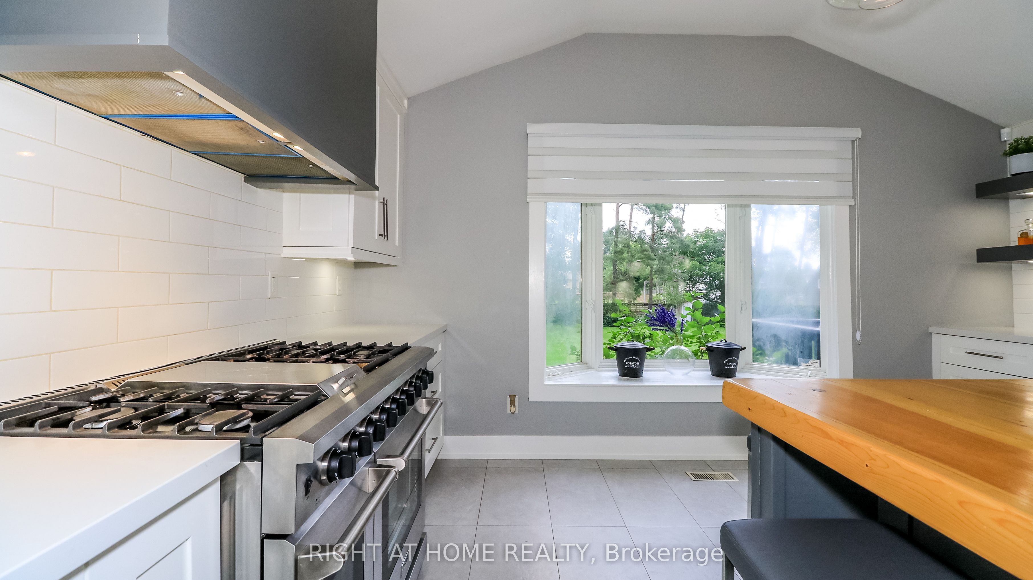 8 Sunset Street Property Photo 38