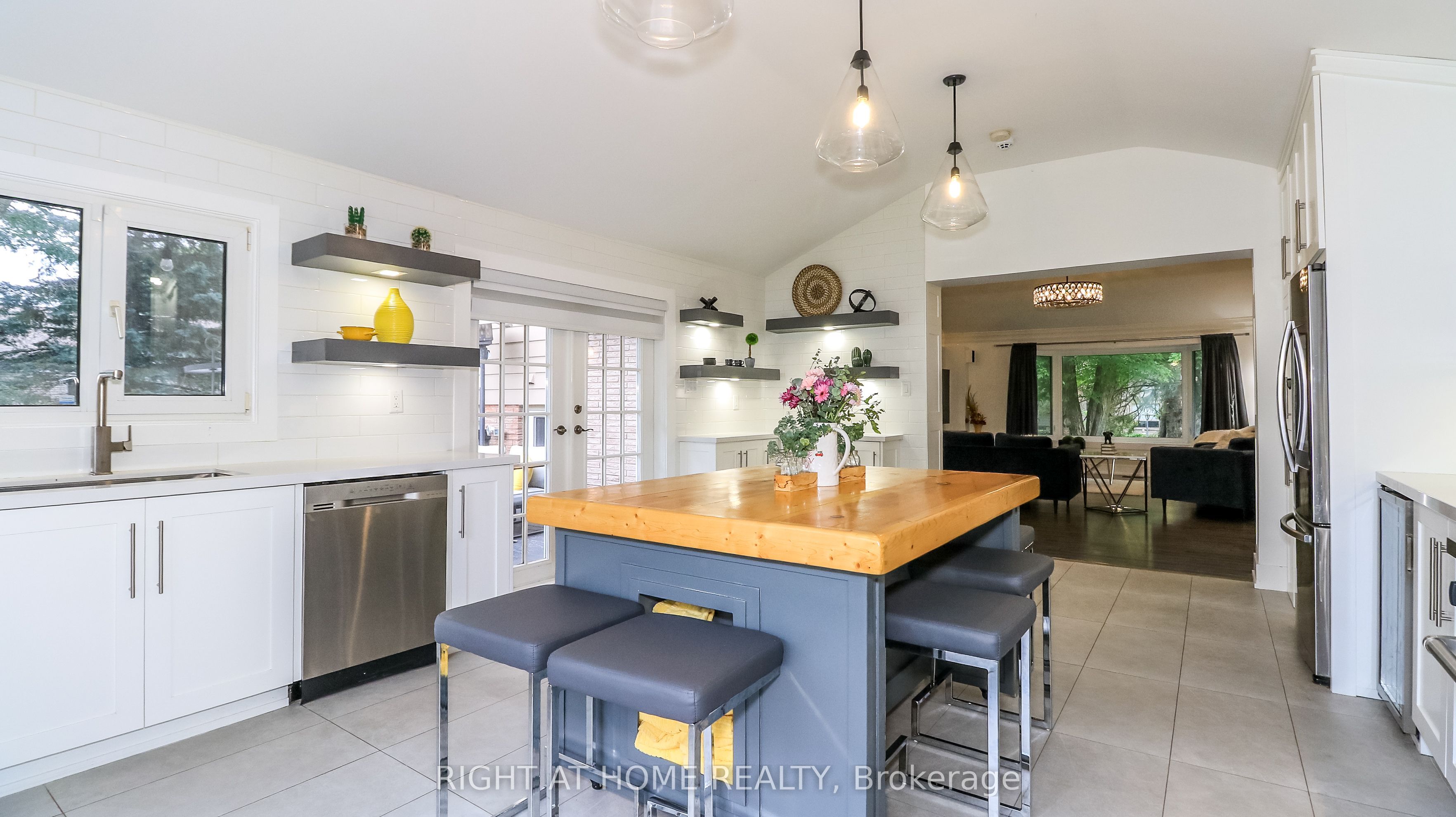 8 Sunset Street Property Photo 41