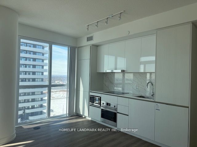 8 Interchange Way 2212 Property Photo 3