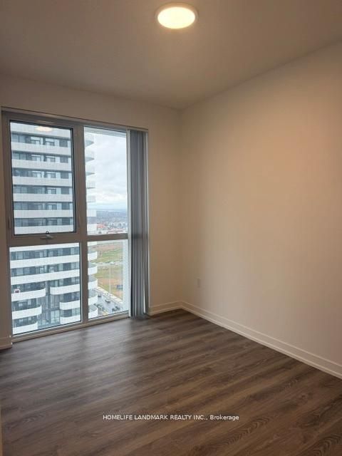 8 Interchange Way 2212 Property Photo 5