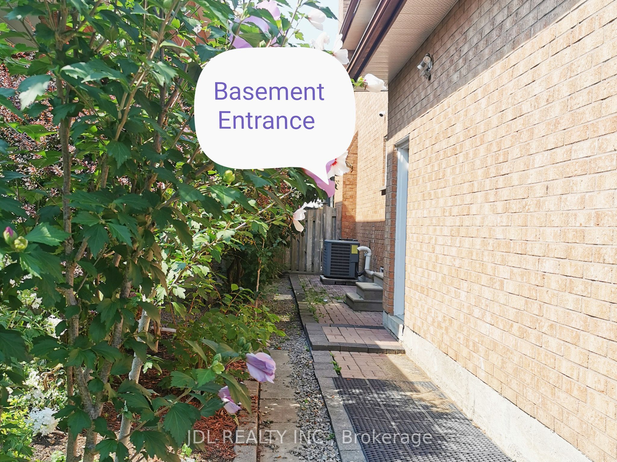84 Adrian Crescent Basement Apartment Property Photo 2