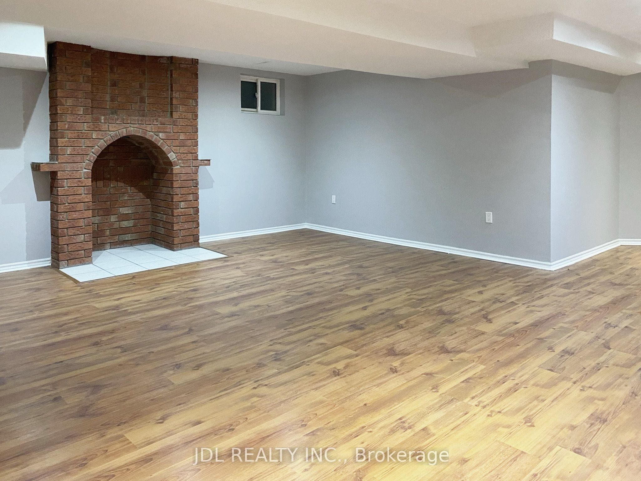 84 Adrian Crescent Basement Apartment Property Photo 6