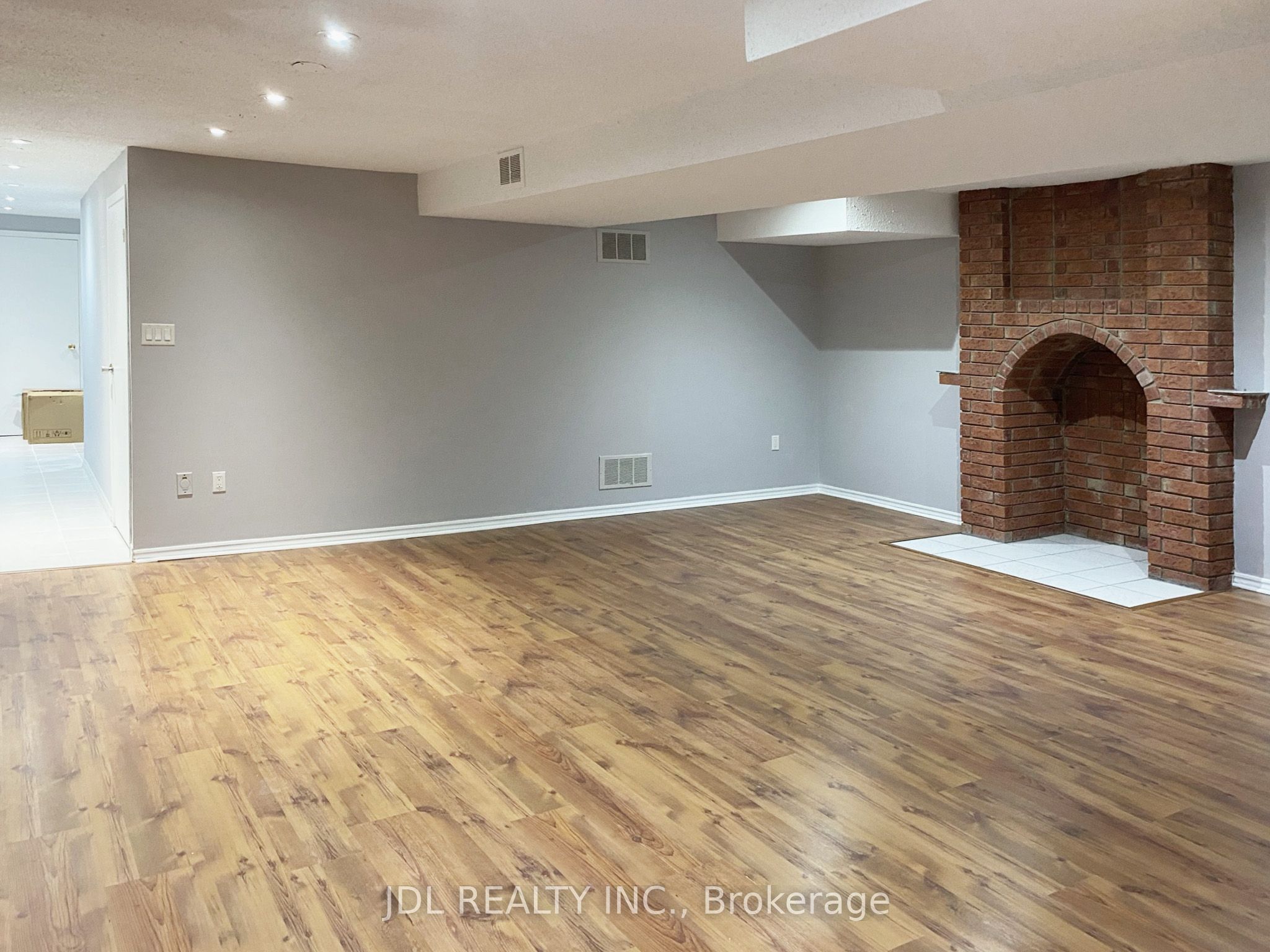 84 Adrian Crescent Basement Apartment Property Photo 7