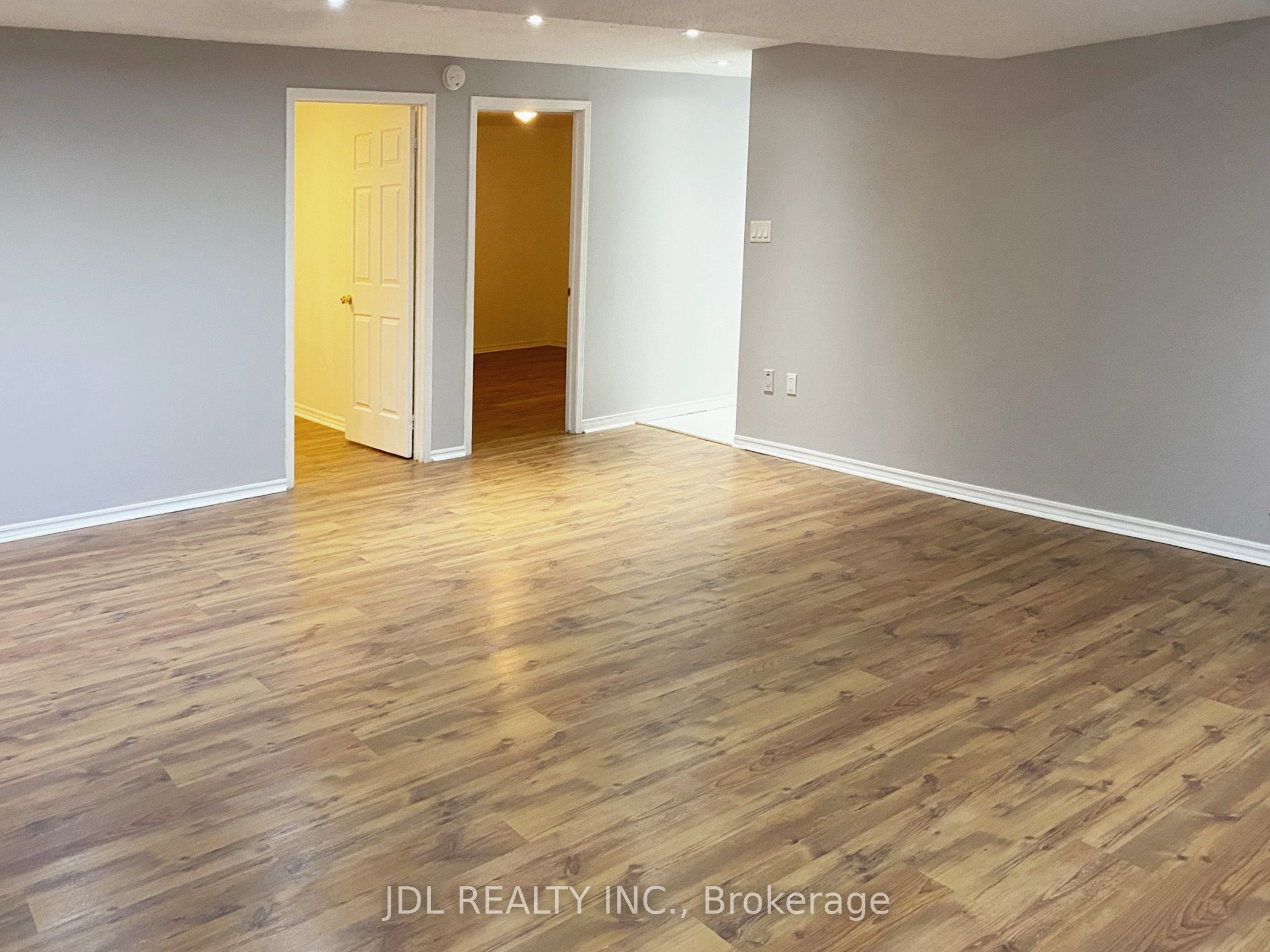 84 Adrian Crescent Basement Apartment Property Photo 8