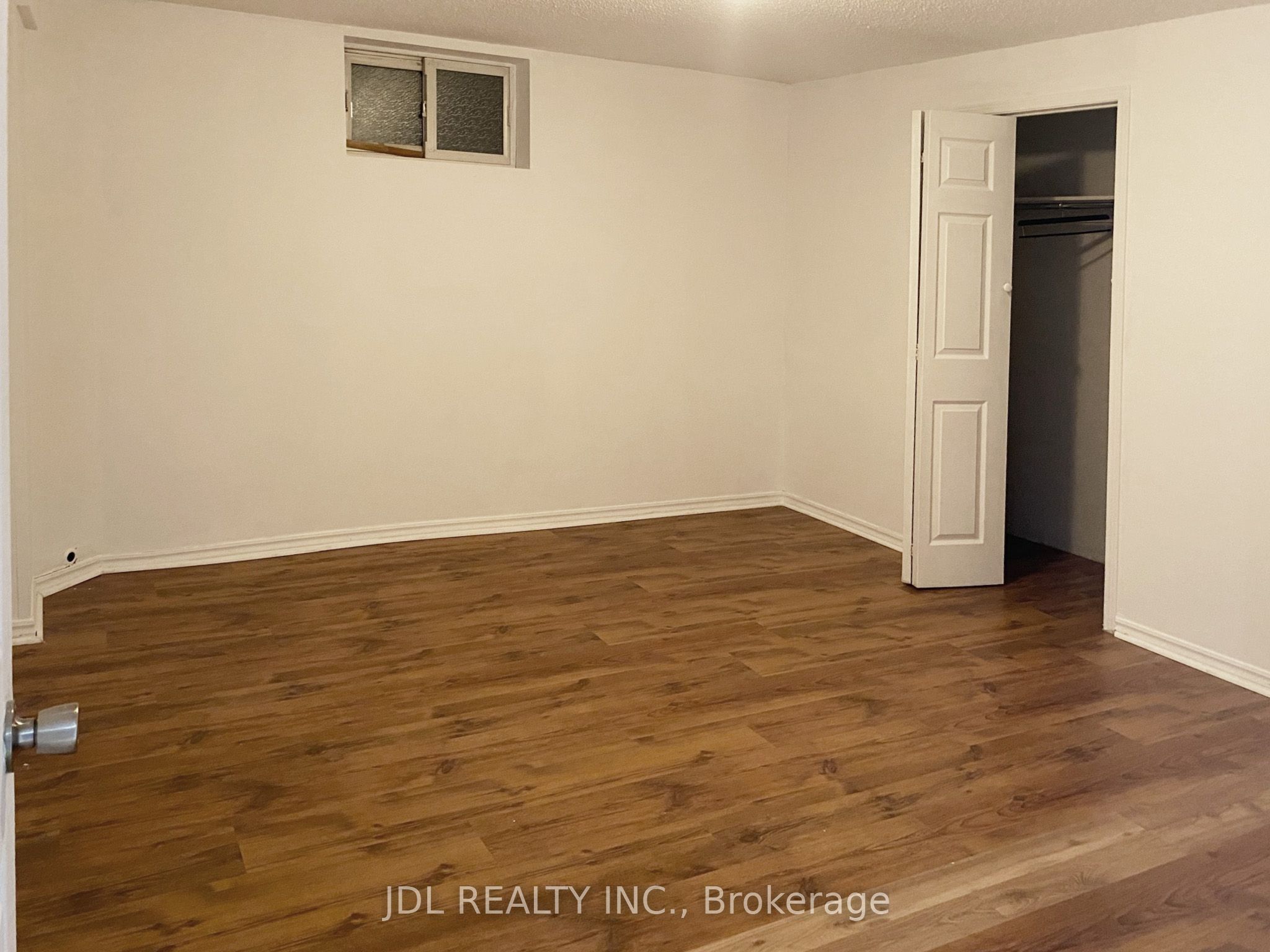 84 Adrian Crescent Basement Apartment Property Photo 9