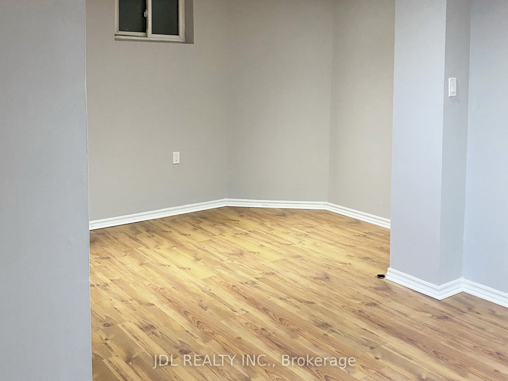 84 Adrian Crescent Basement Apartment Property Photo 10