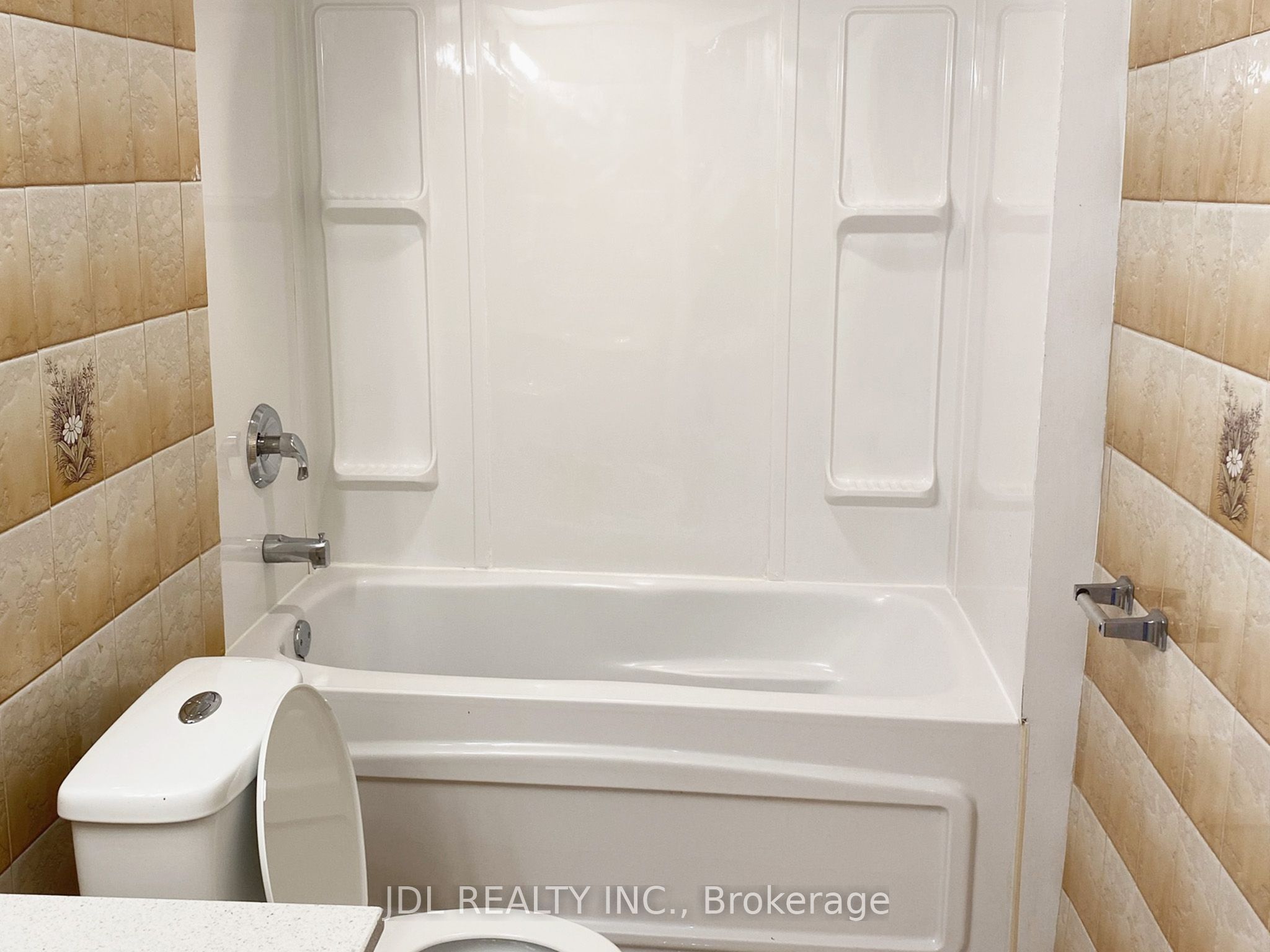 84 Adrian Crescent Basement Apartment Property Photo 11