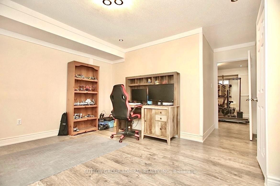 22 Waltham Crescent Basement Property Photo 11