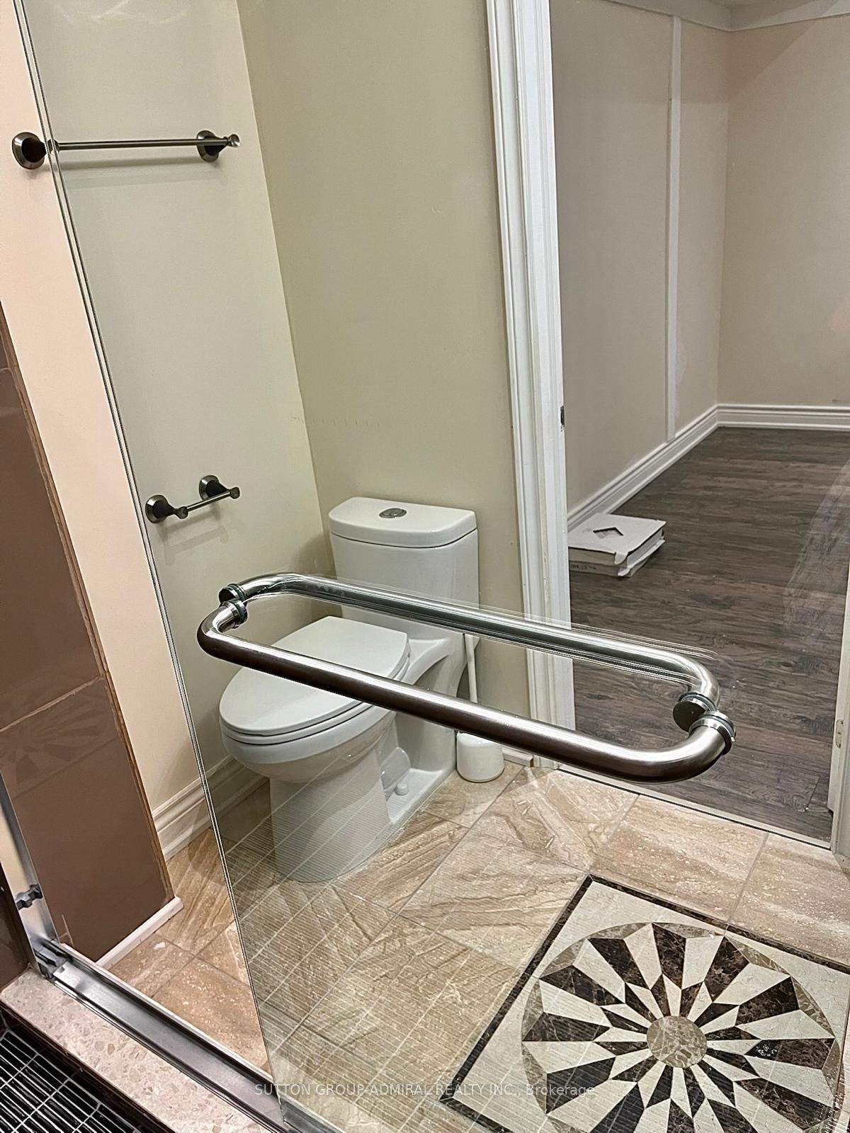 22 Waltham Crescent Basement Property Photo 15