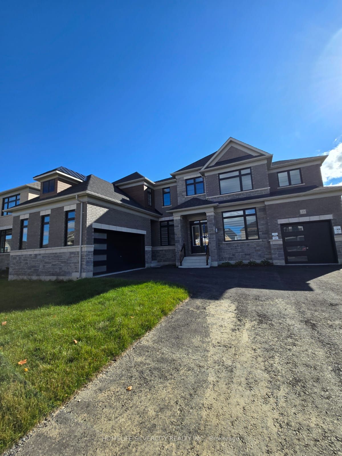 23 Marigold Boulevard E Property Photo 2