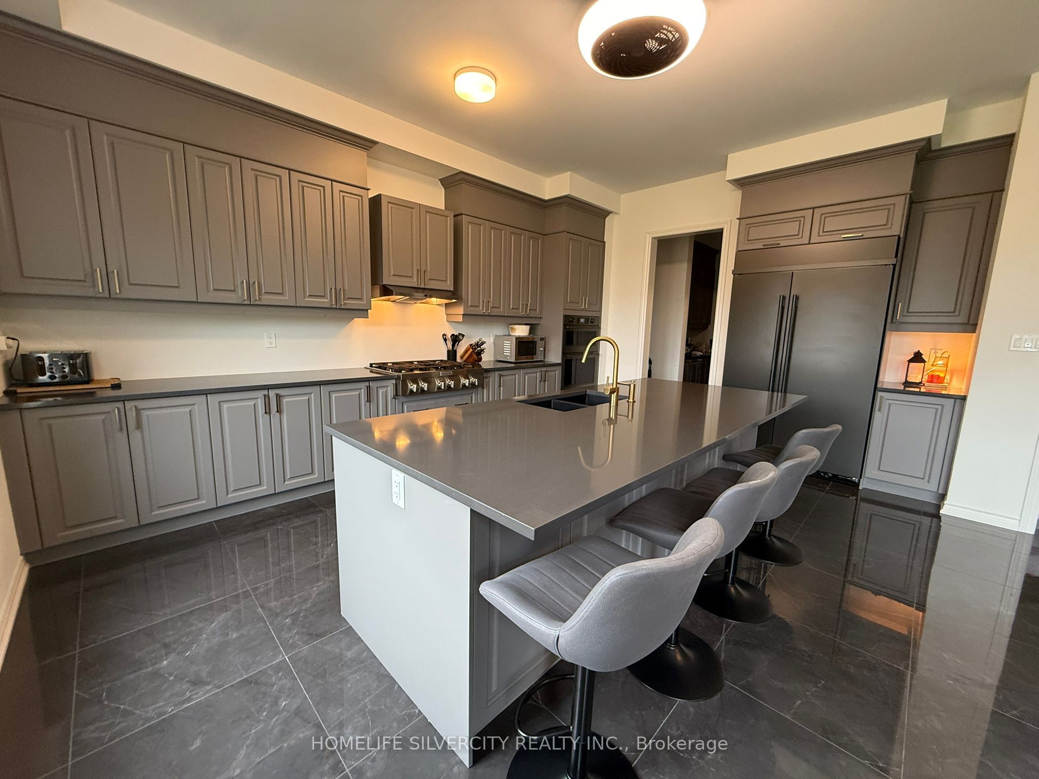 23 Marigold Boulevard E Property Photo 7