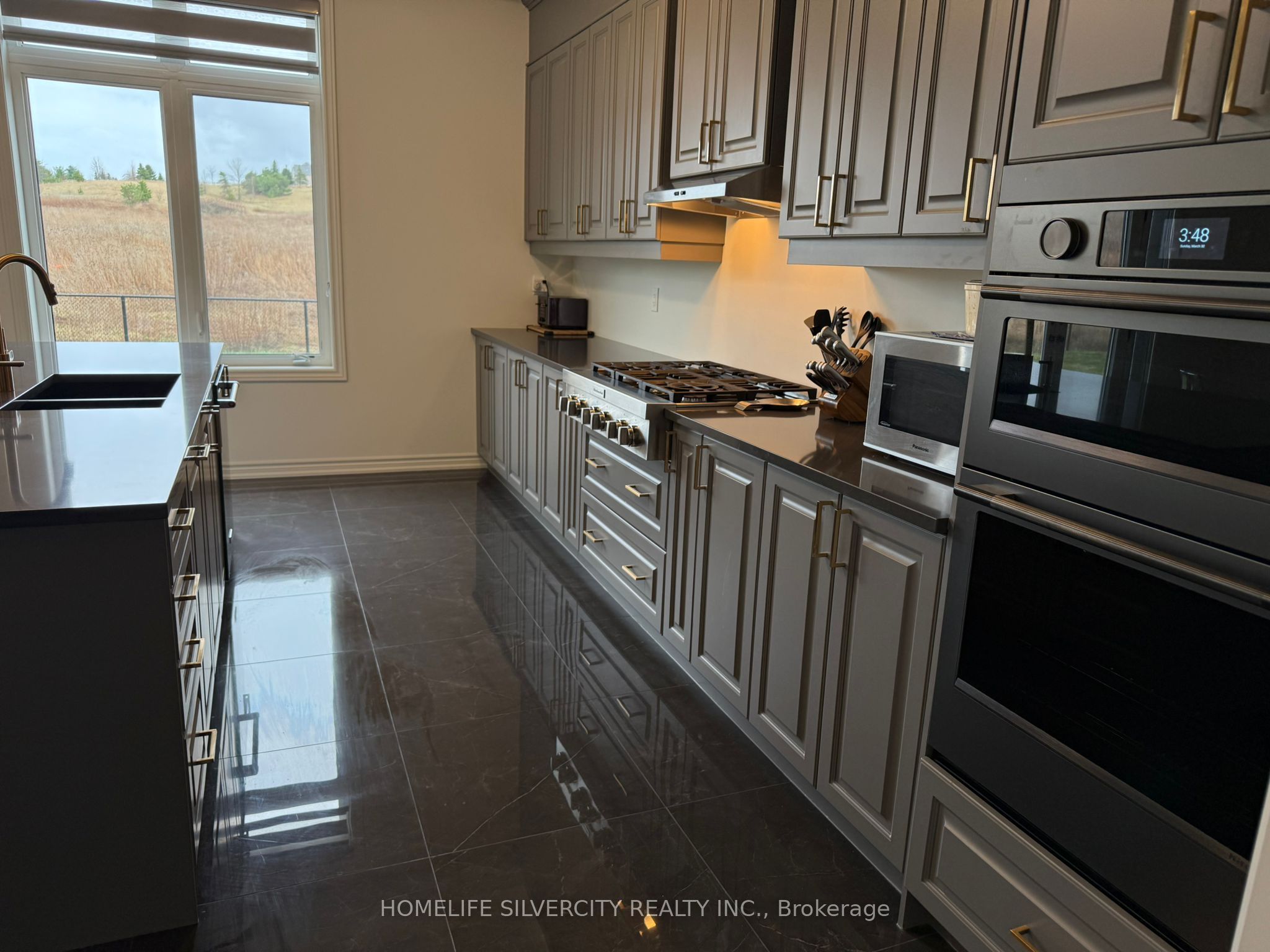 23 Marigold Boulevard E Property Photo 8