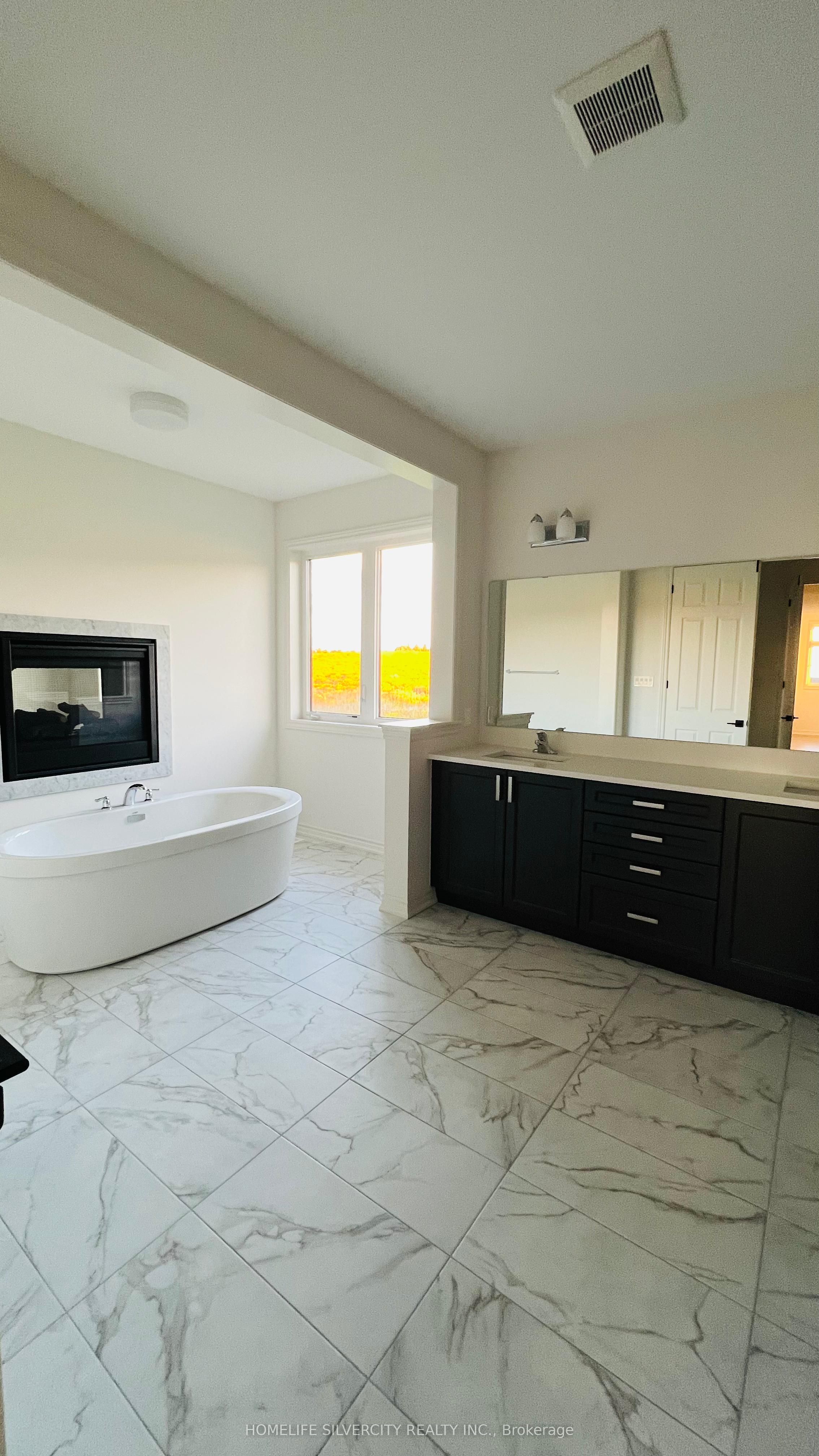 23 Marigold Boulevard E Property Photo 9