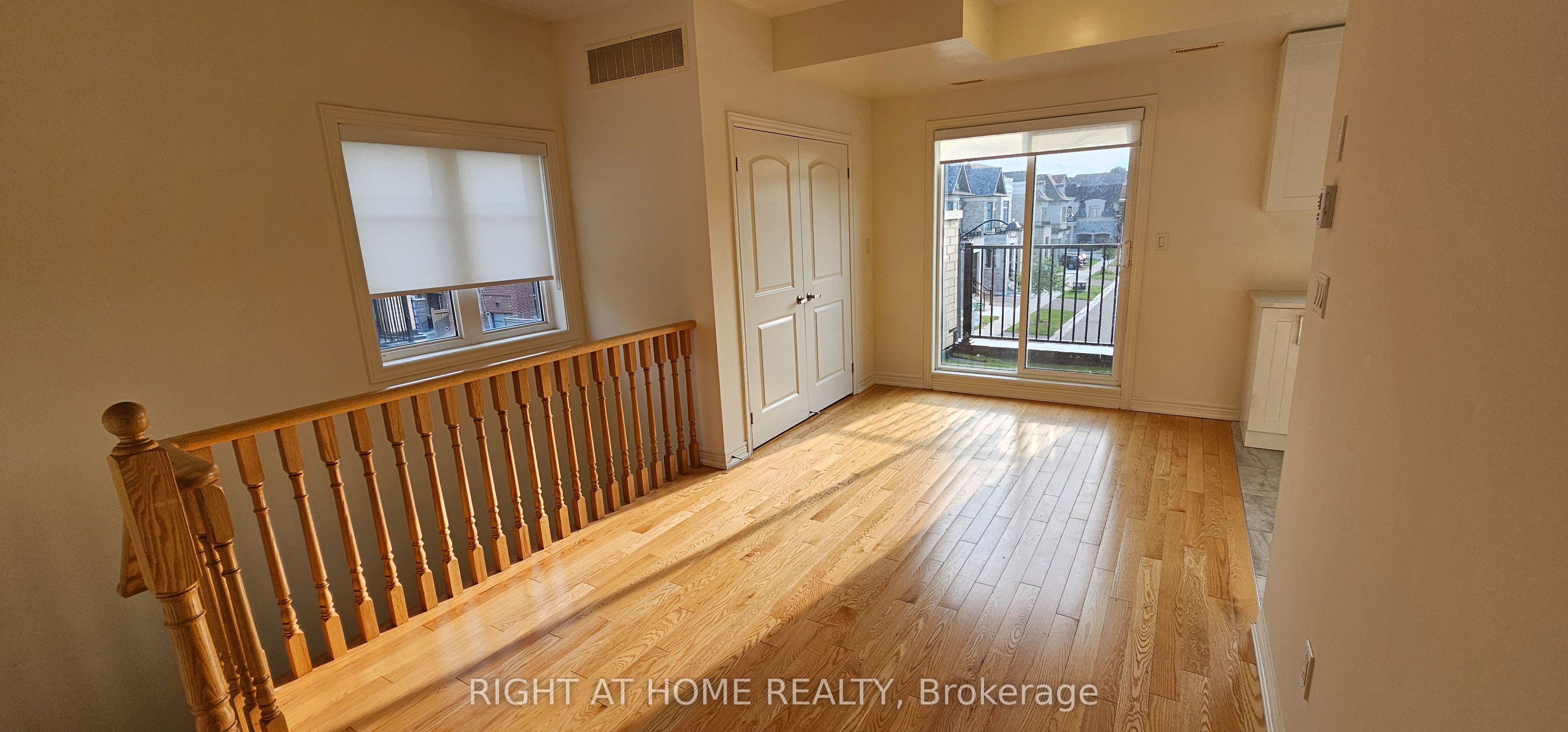 9430 Bayview Avenue Upper Property Photo 3