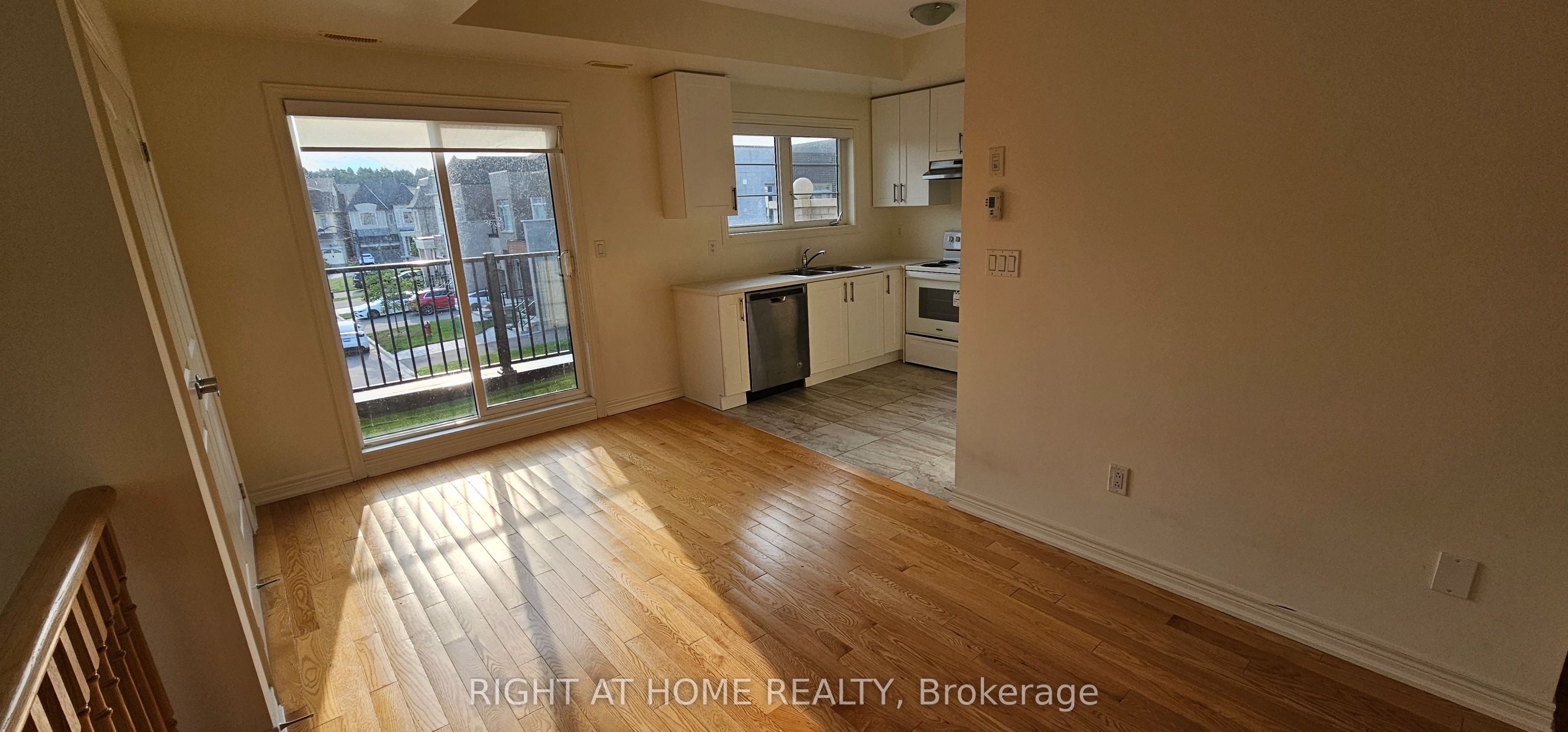 9430 Bayview Avenue Upper Property Photo 4