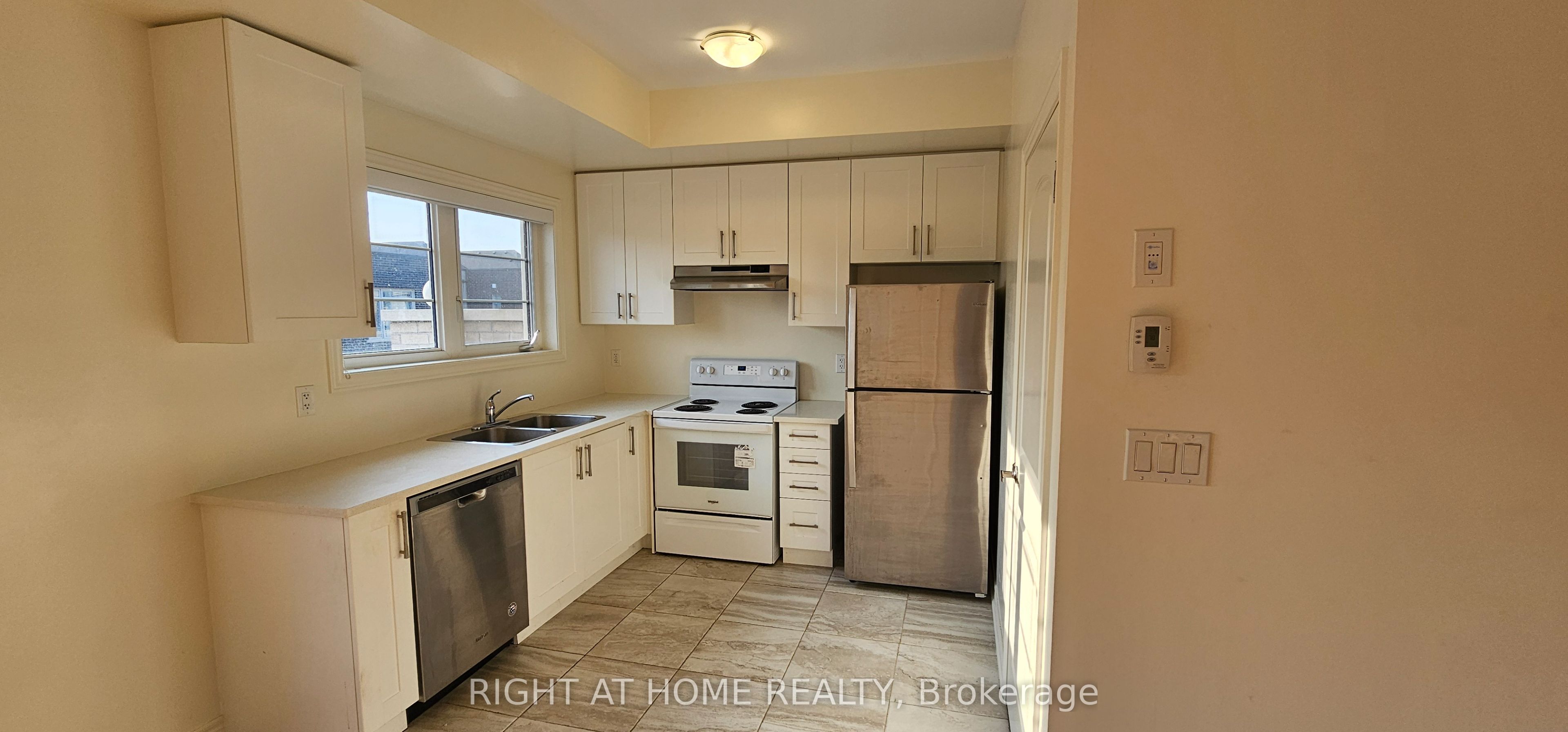 9430 Bayview Avenue Upper Property Photo 5