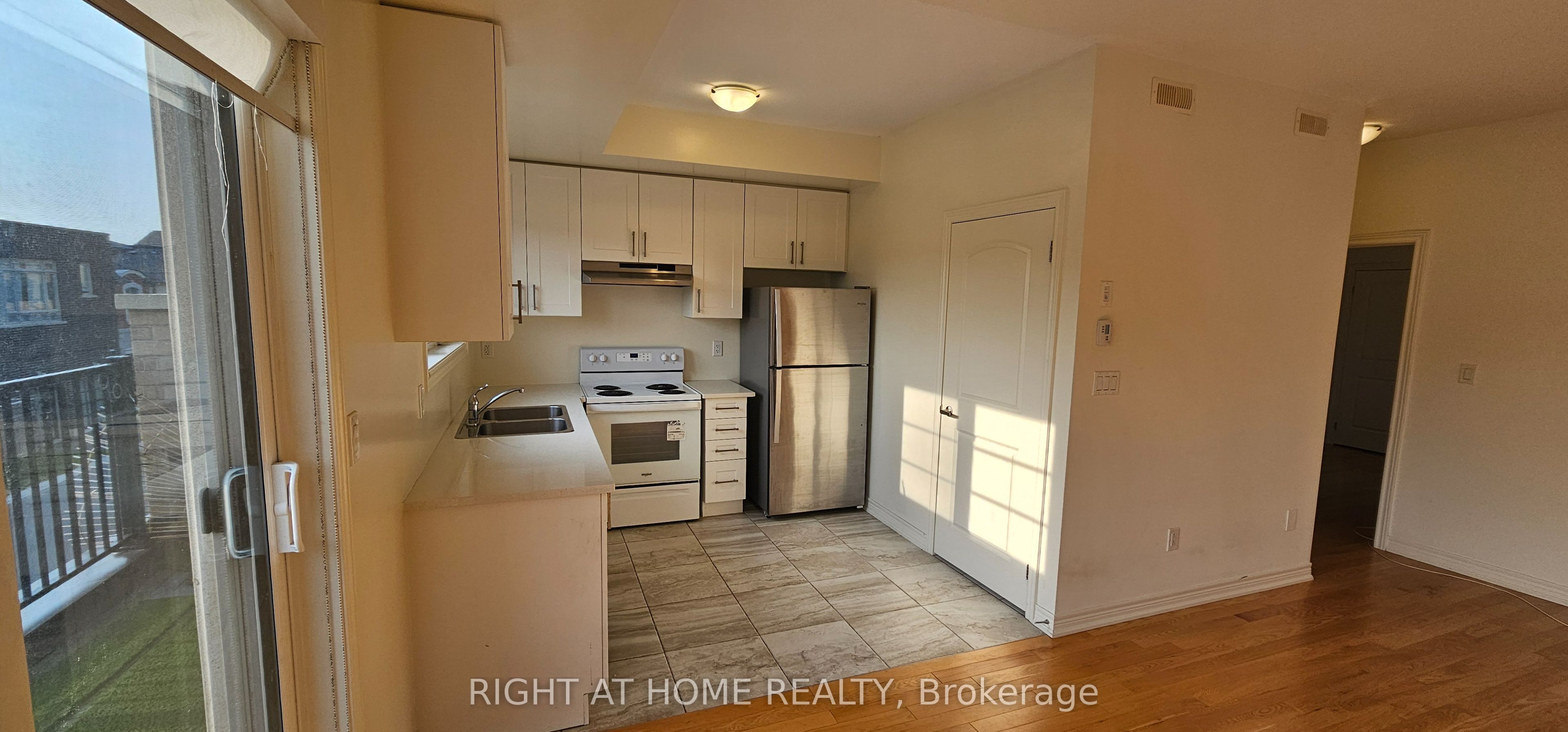 9430 Bayview Avenue Upper Property Photo 6