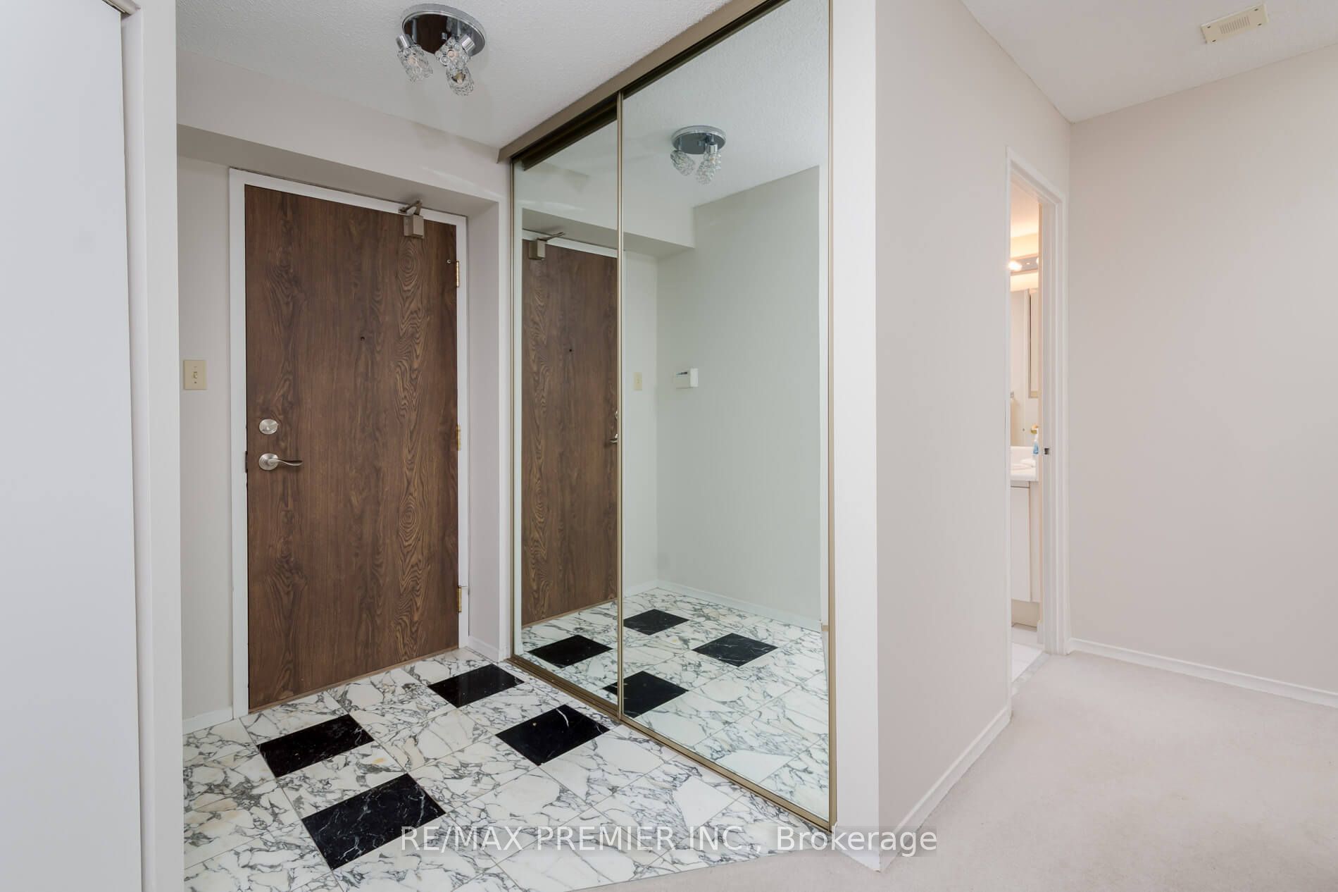 7440 Bathurst Street 1614 Property Photo 6