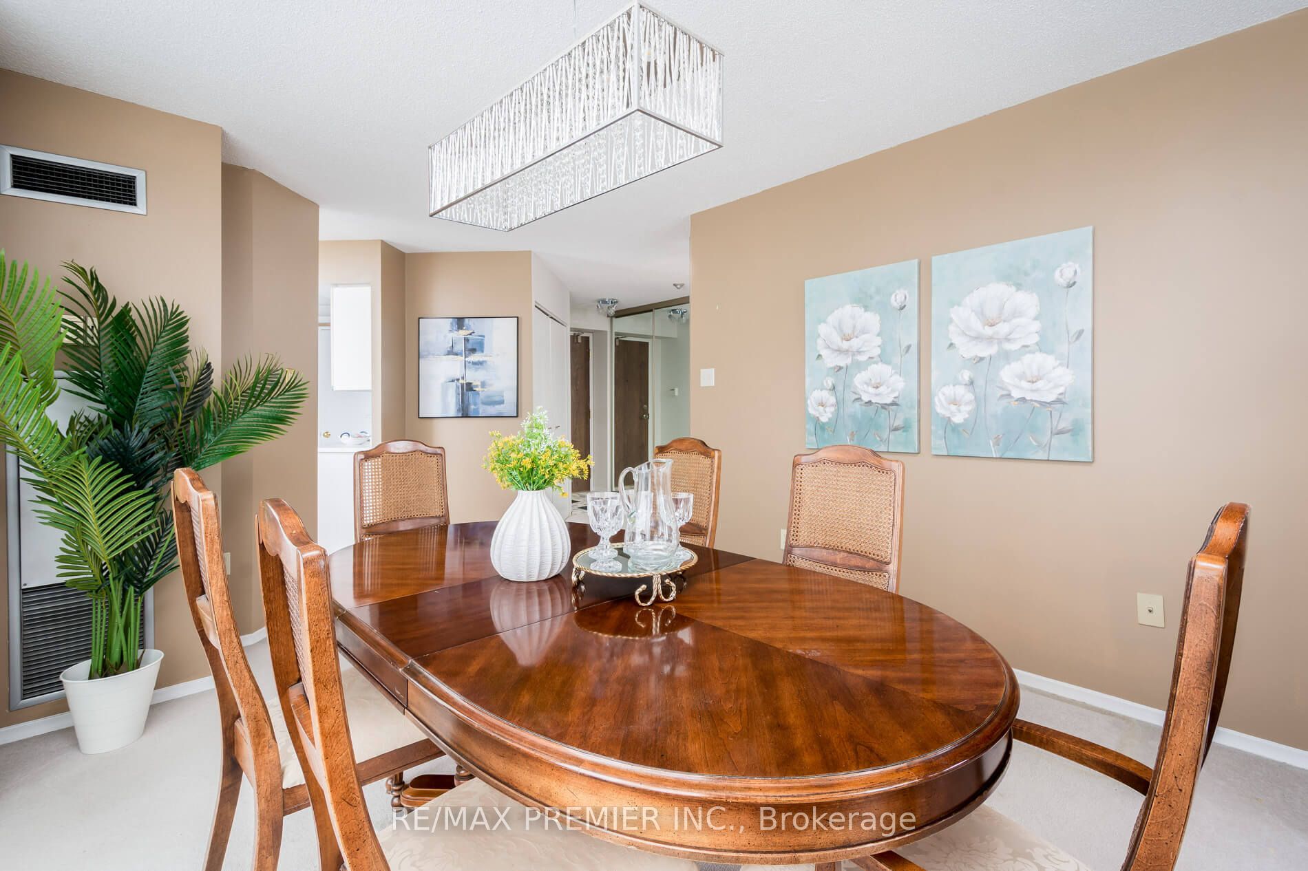 7440 Bathurst Street 1614 Property Photo 9