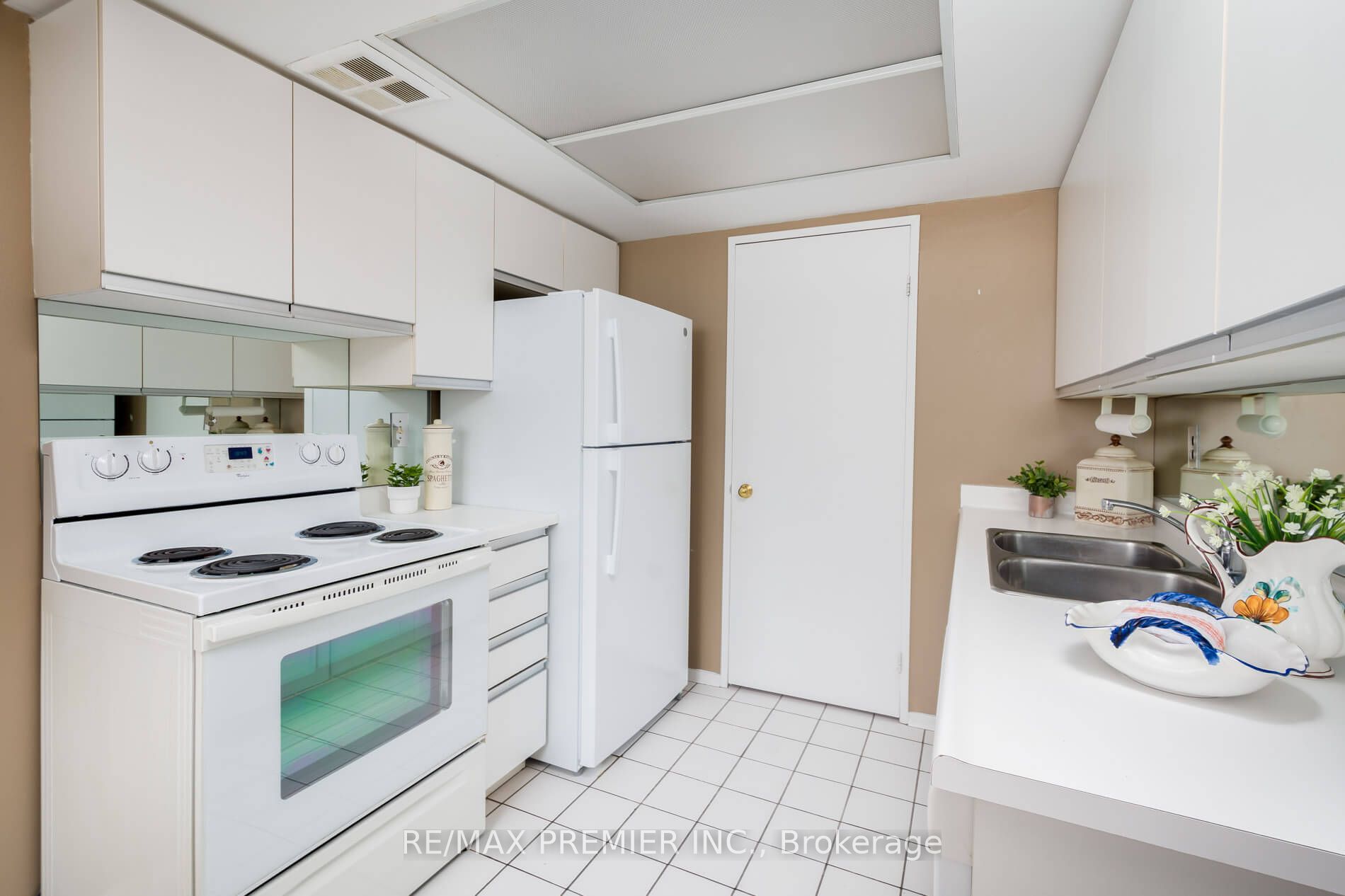 7440 Bathurst Street 1614 Property Photo 17