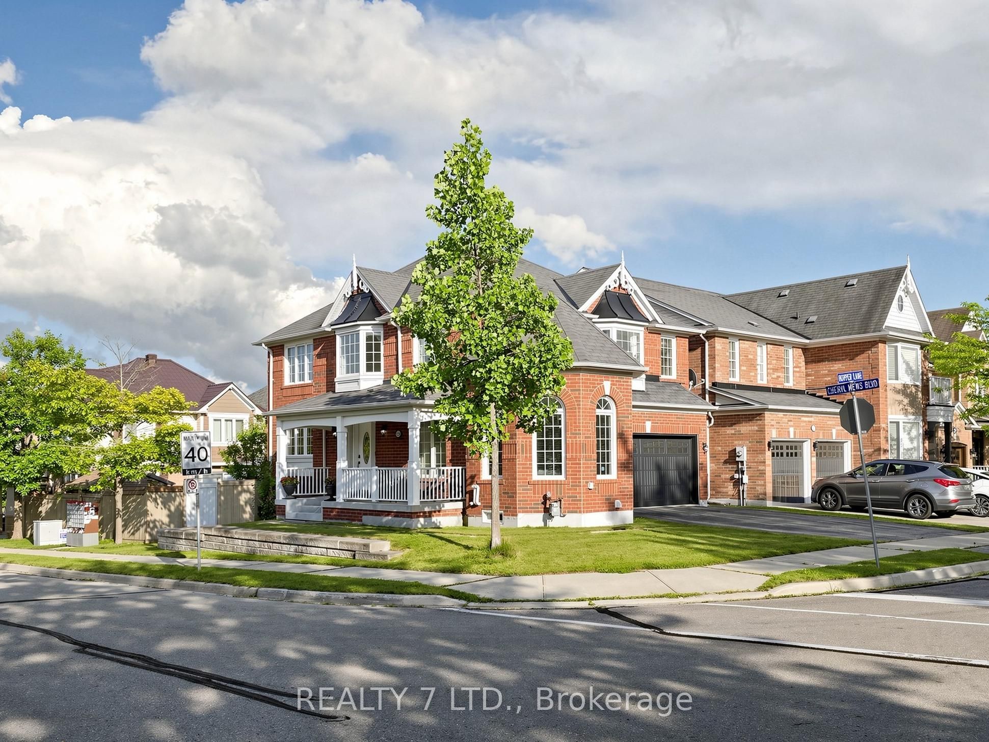 330 Cheryl Mews Boulevard Property Photo 2