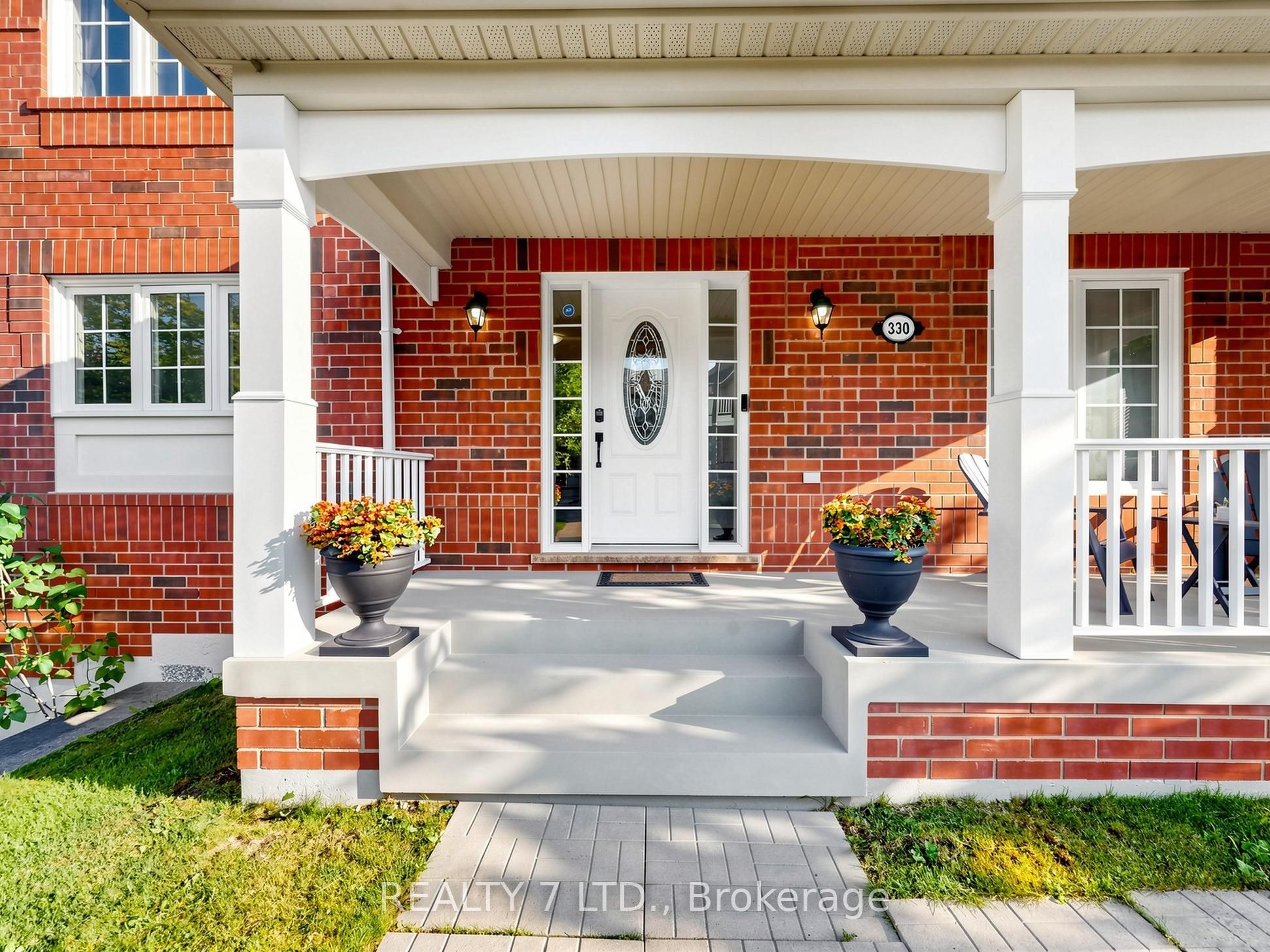 330 Cheryl Mews Boulevard Property Photo 4