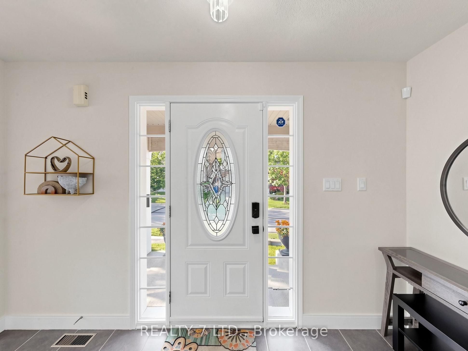 330 Cheryl Mews Boulevard Property Photo 6