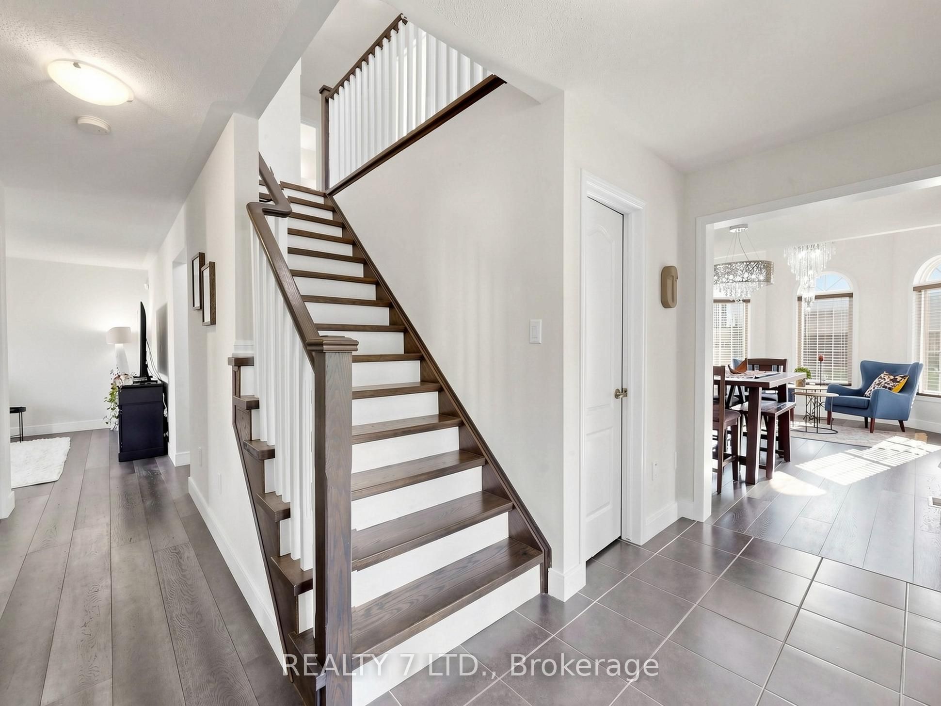 330 Cheryl Mews Boulevard Property Photo 7