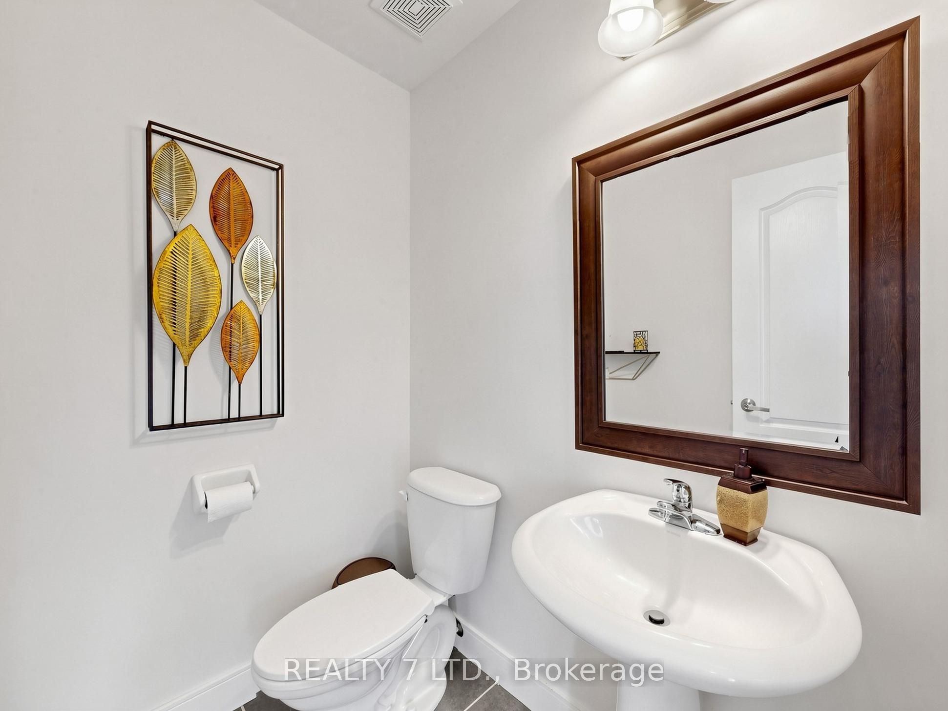 330 Cheryl Mews Boulevard Property Photo 8
