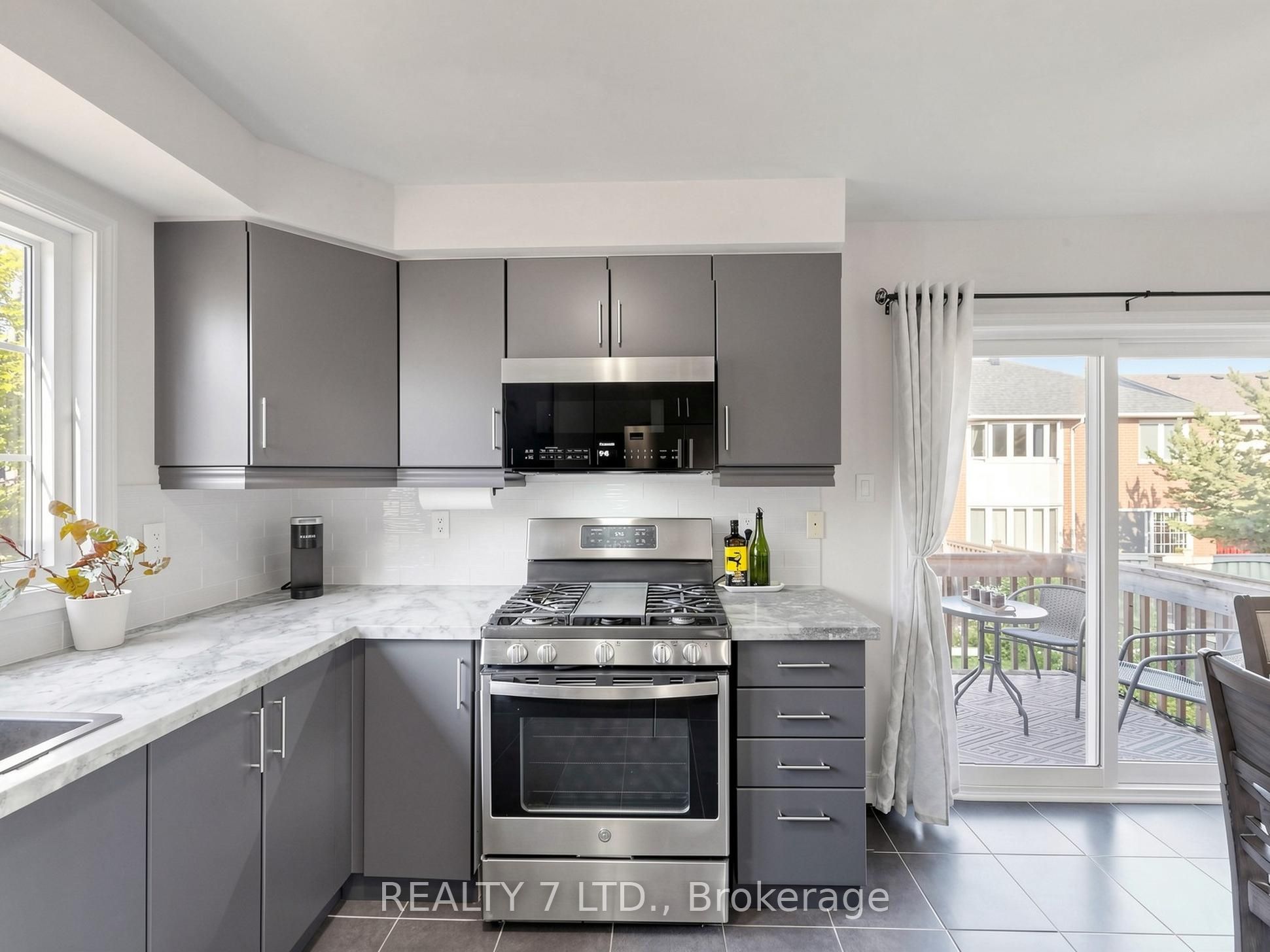 330 Cheryl Mews Boulevard Property Photo 14