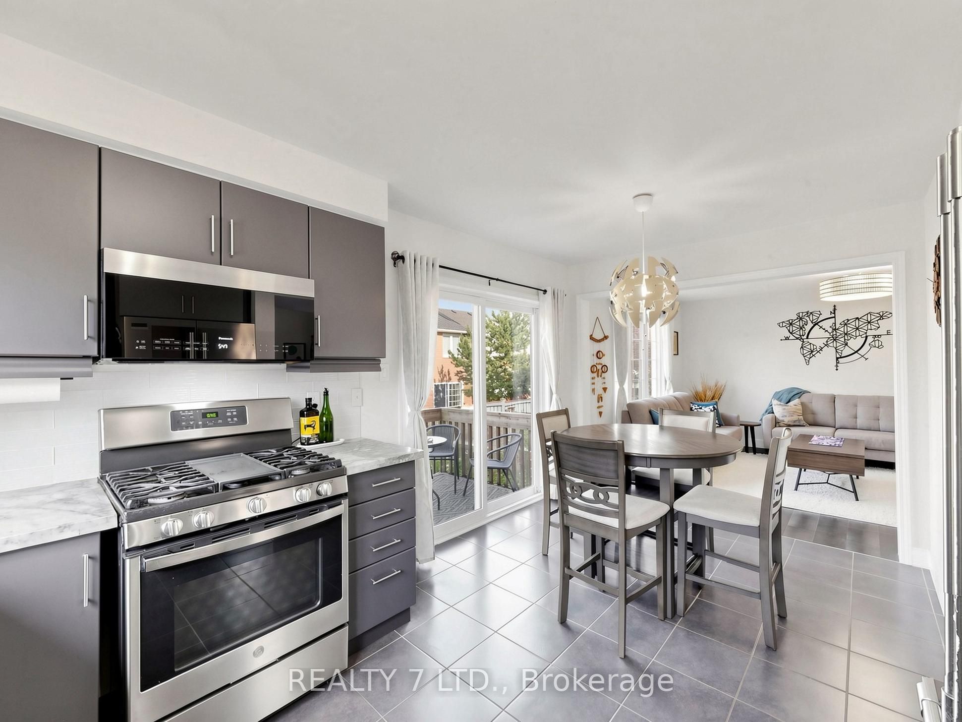 330 Cheryl Mews Boulevard Property Photo 16