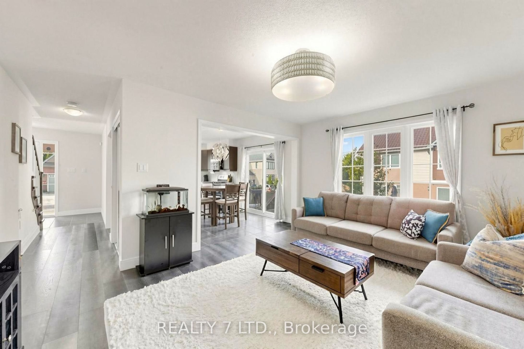 330 Cheryl Mews Boulevard Property Photo 18