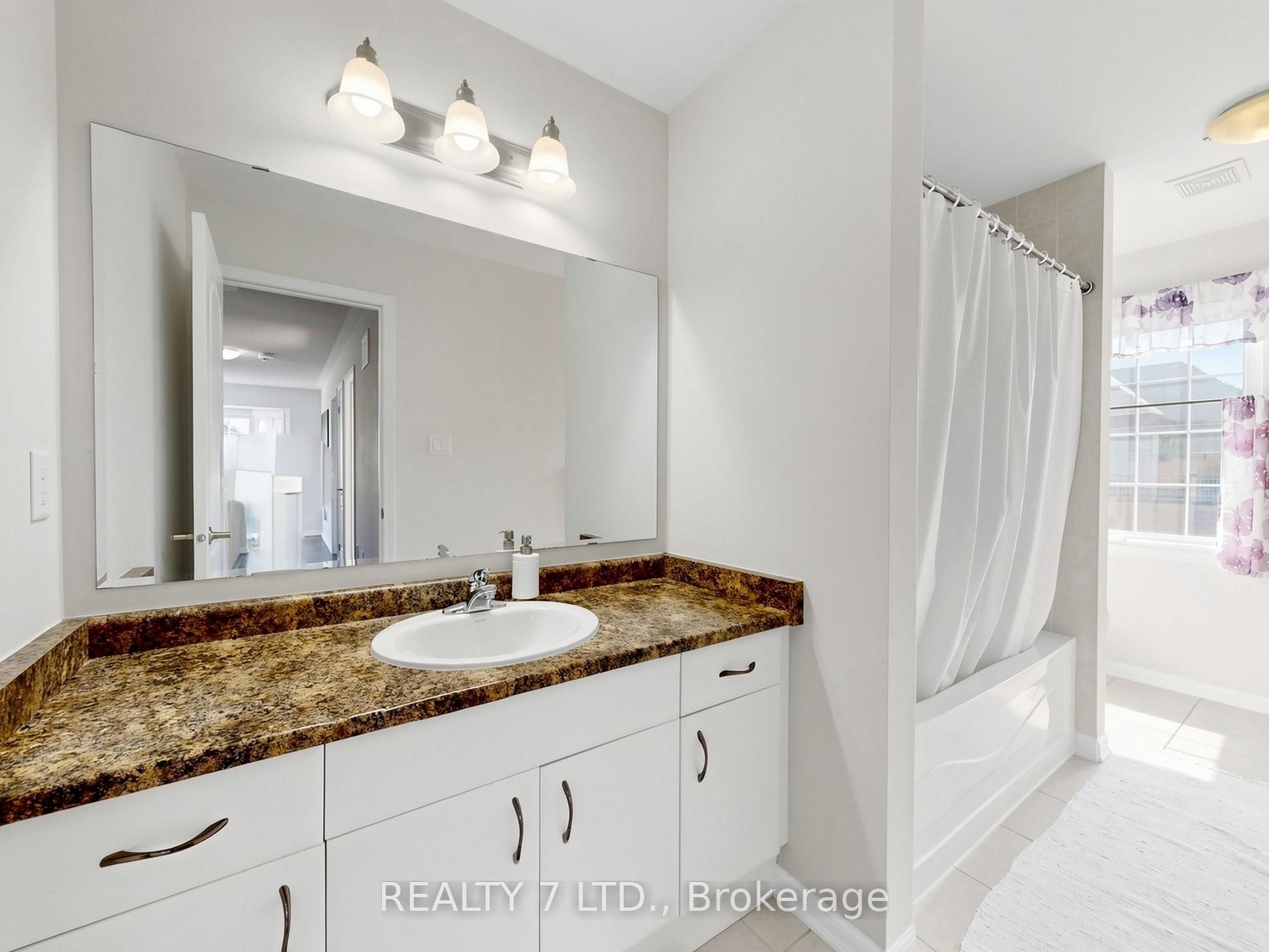 330 Cheryl Mews Boulevard Property Photo 32