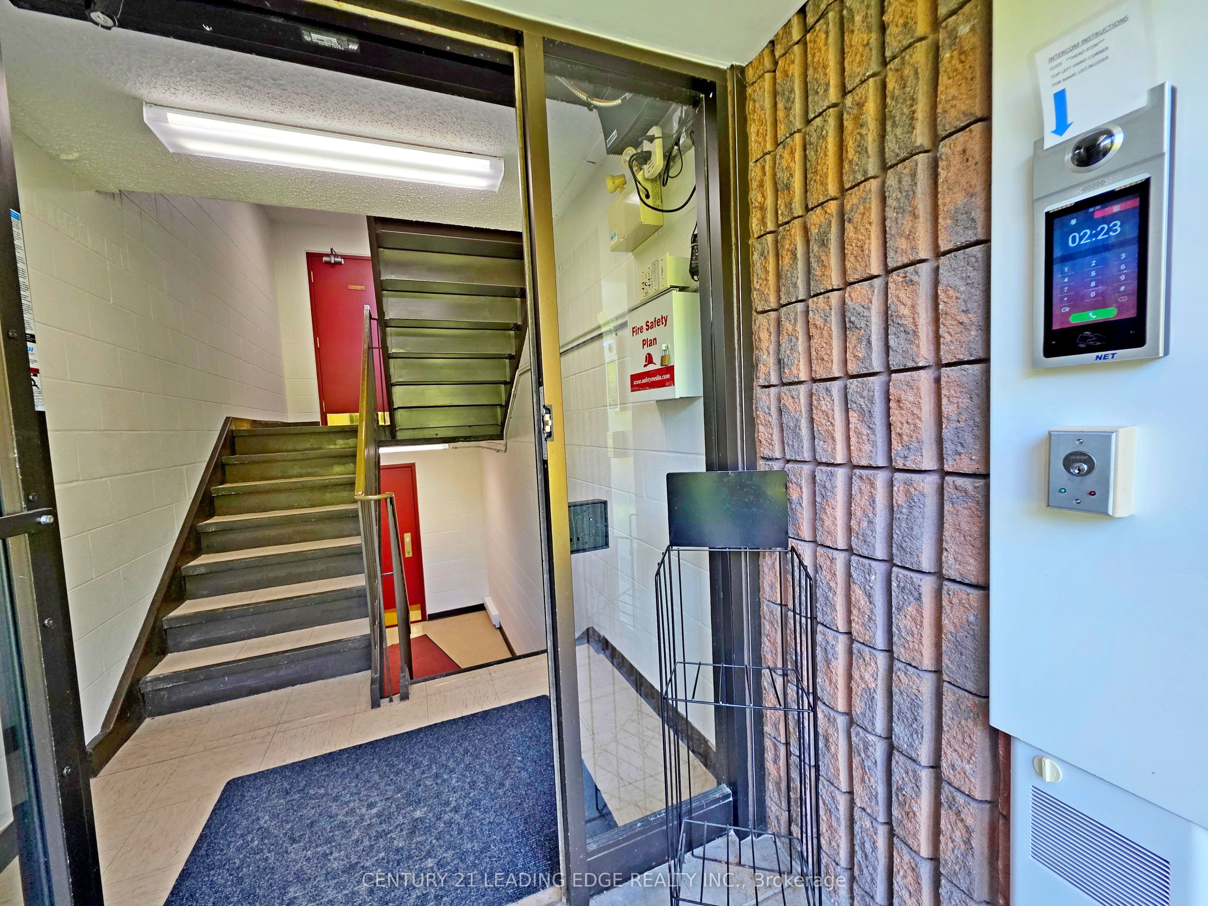 74 The Queensway S 206 Property Photo 6