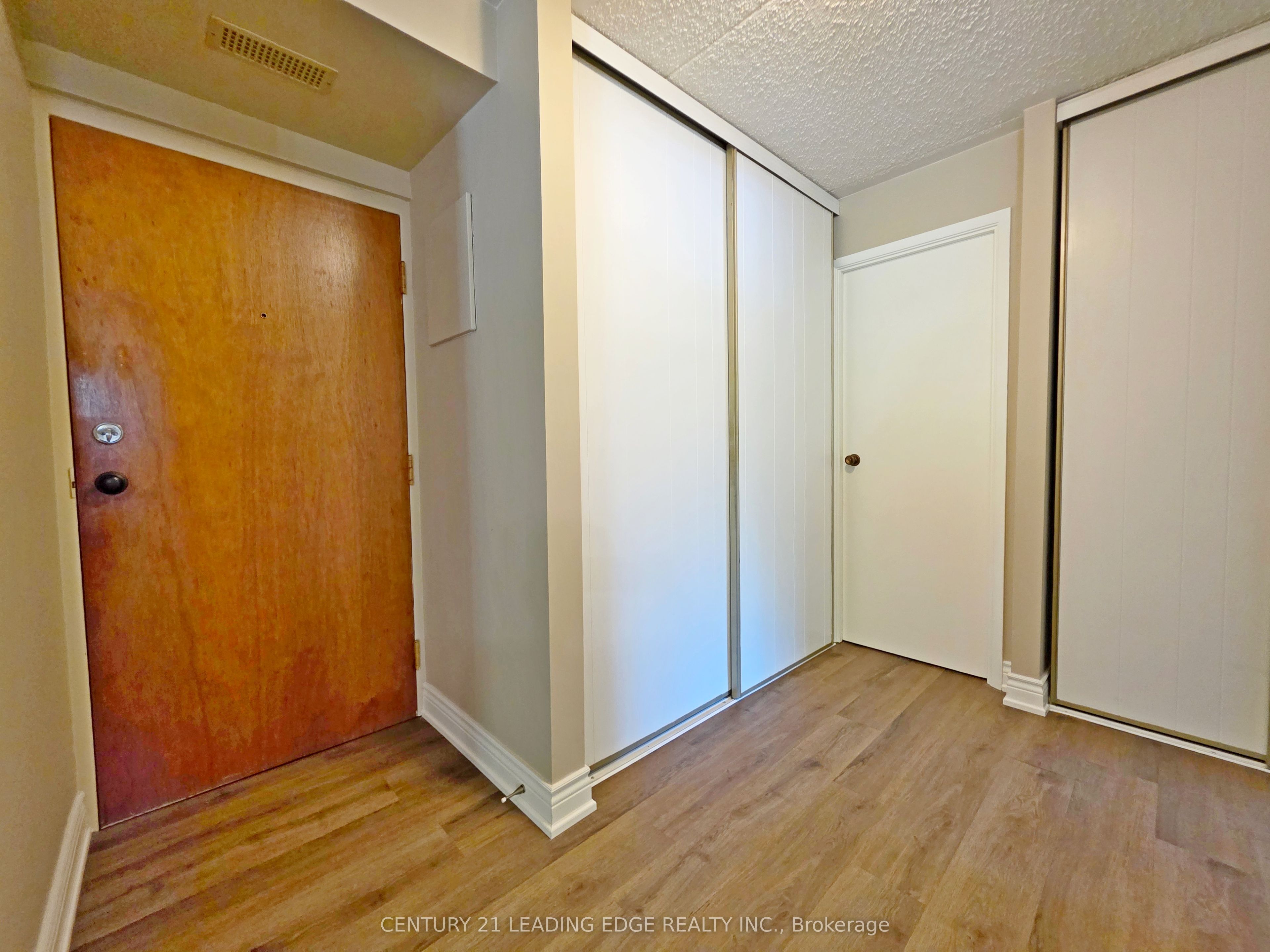 74 The Queensway S 206 Property Photo 7