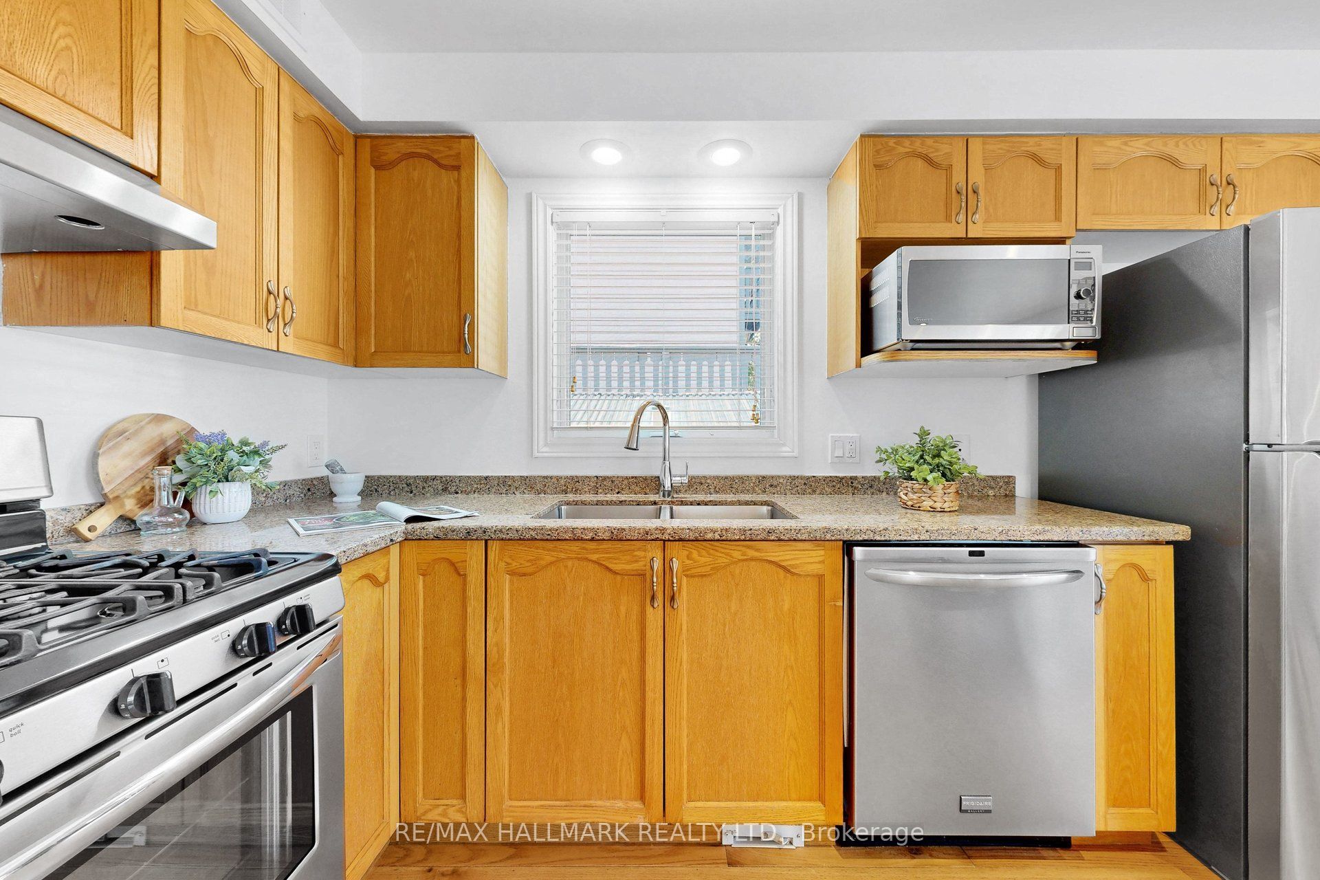 941 Lake Drive N Property Photo 6