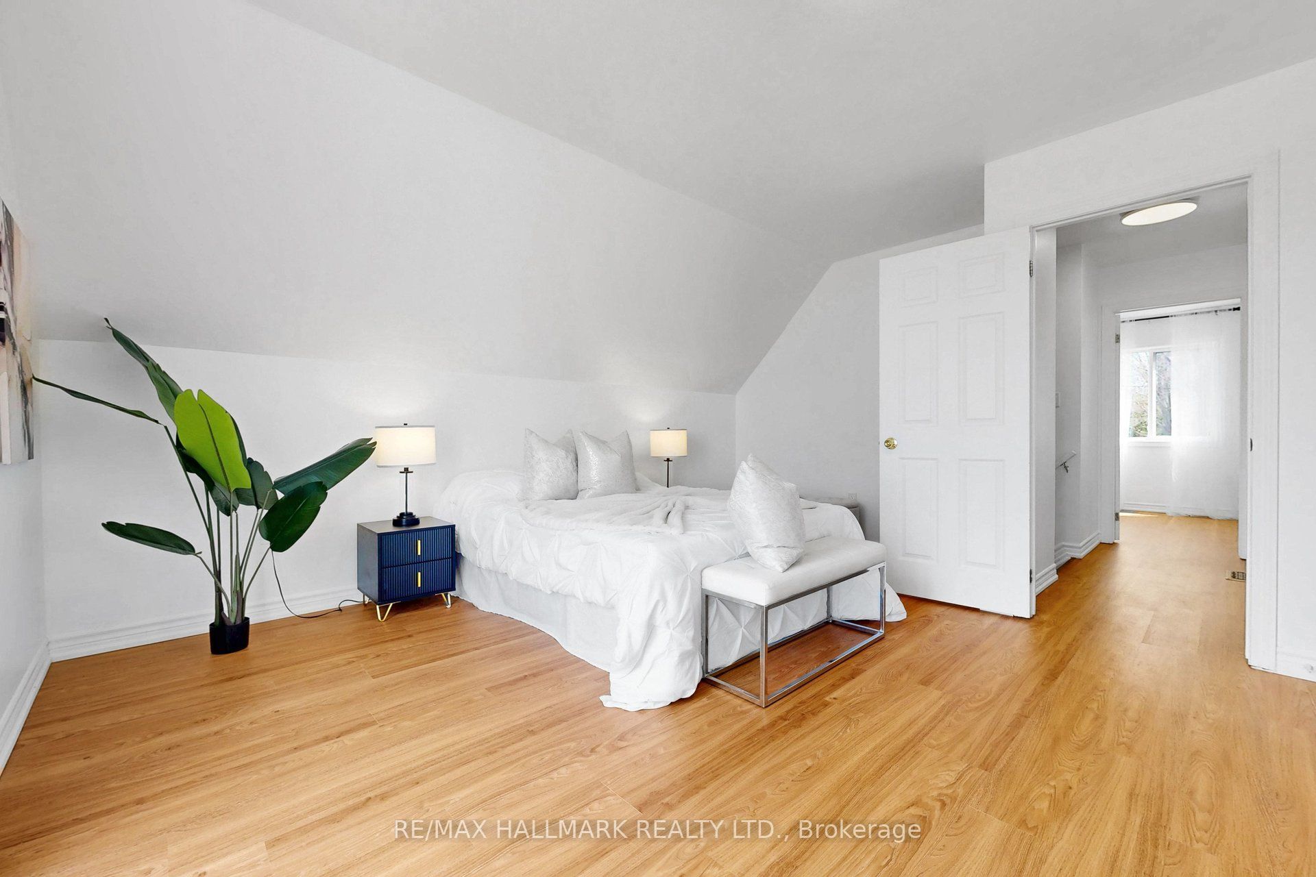941 Lake Drive N Property Photo 11