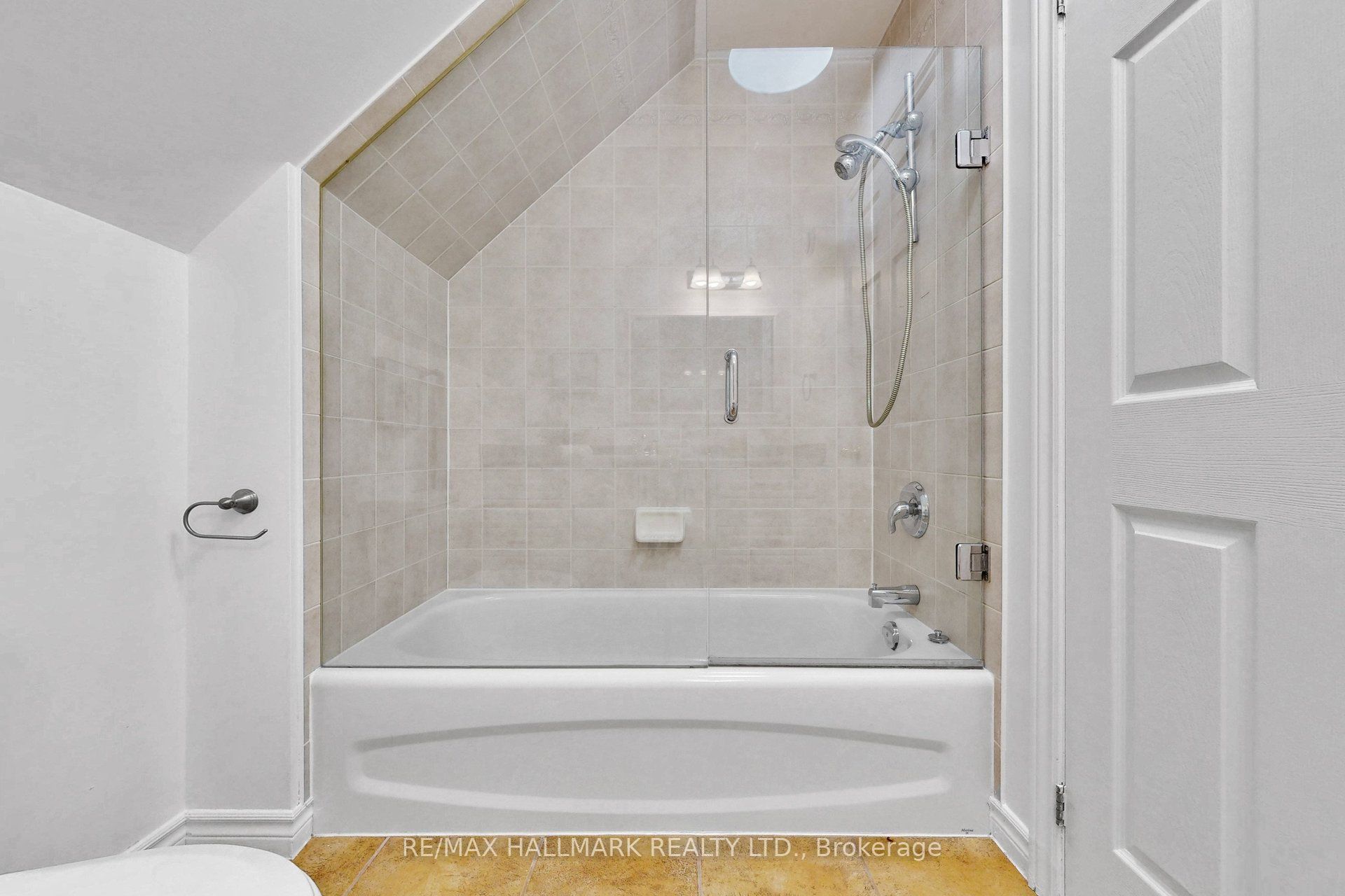 941 Lake Drive N Property Photo 15