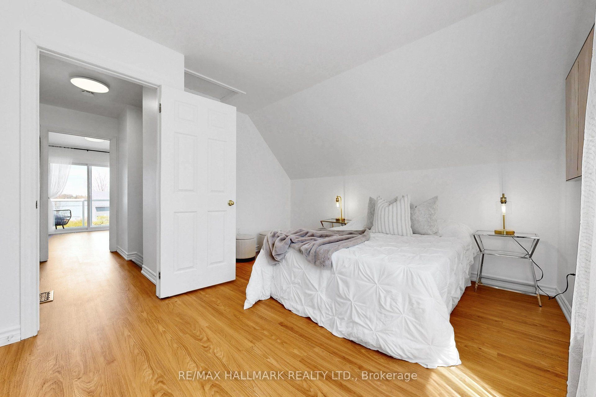 941 Lake Drive N Property Photo 16