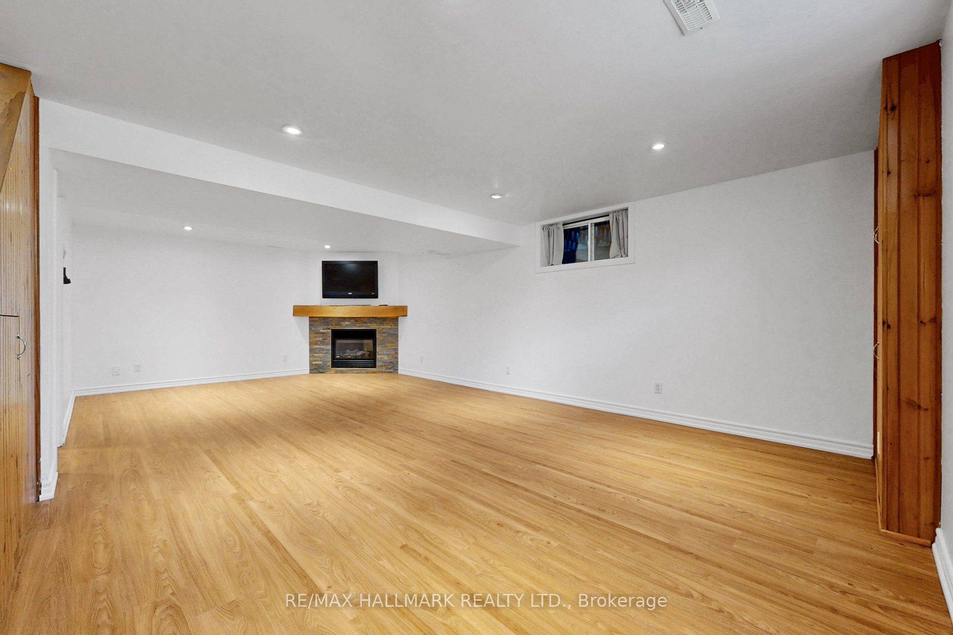 941 Lake Drive N Property Photo 23