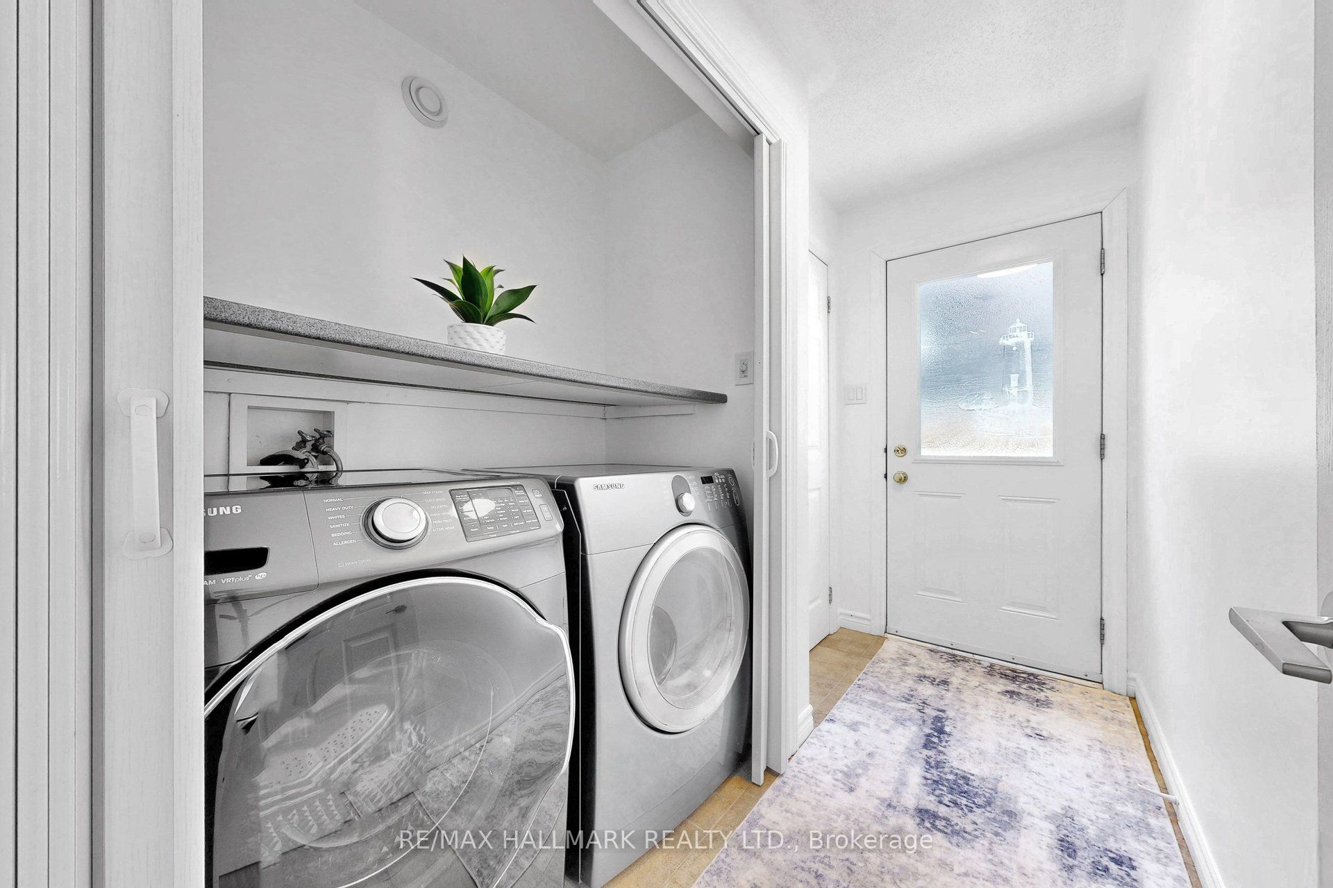 941 Lake Drive N Property Photo 27