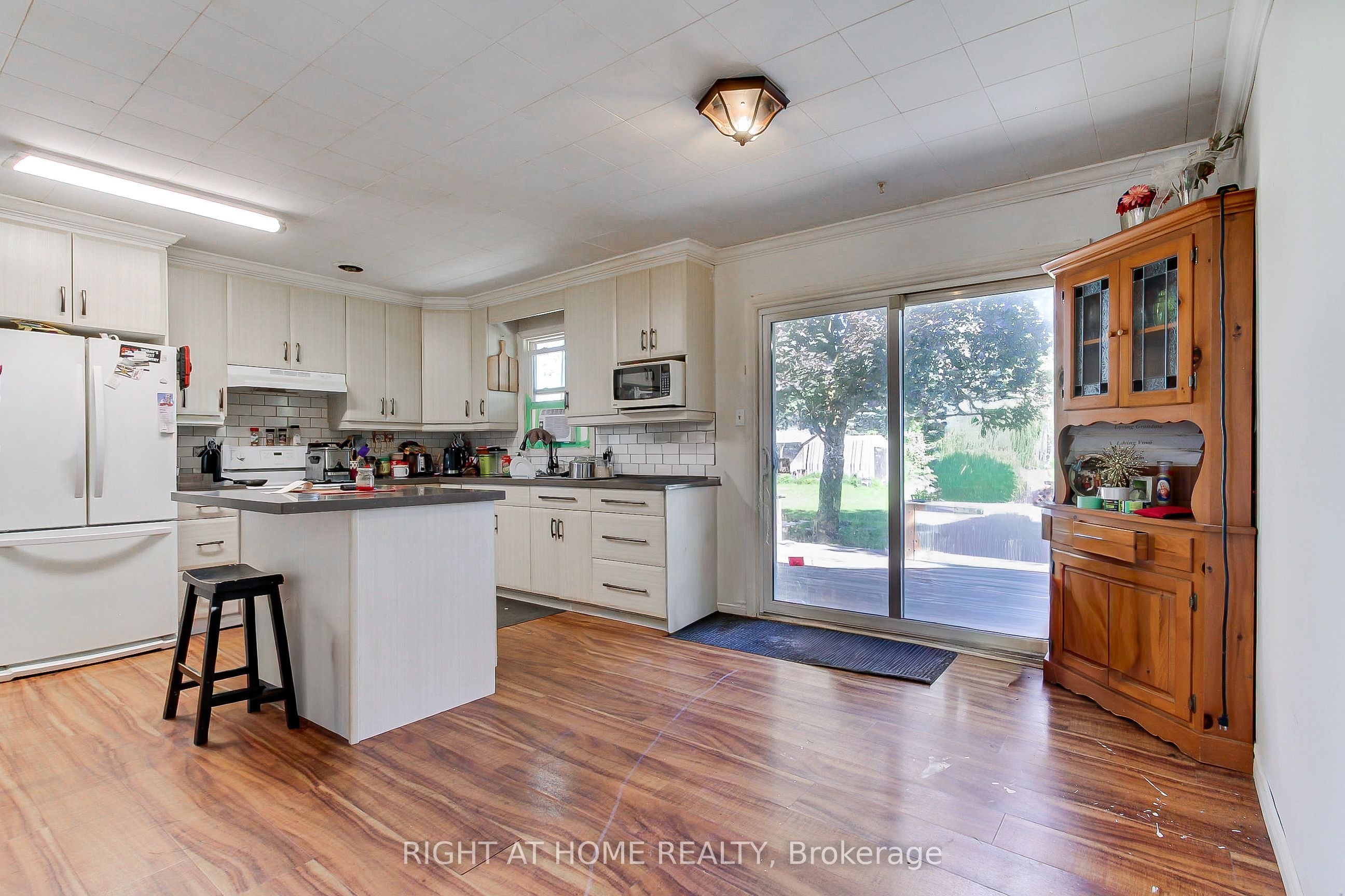 1384 Graham Side Road Property Photo 6
