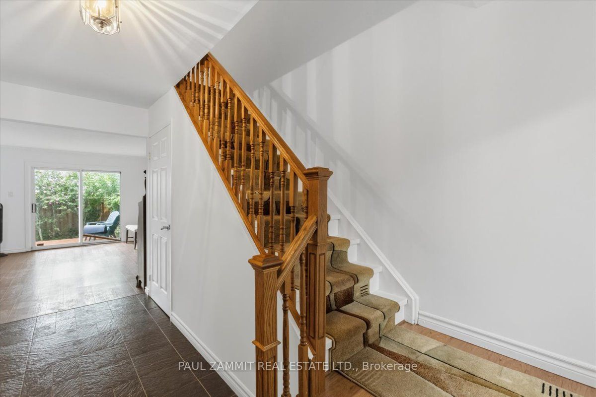 42 Nicholson Way Property Photo 2