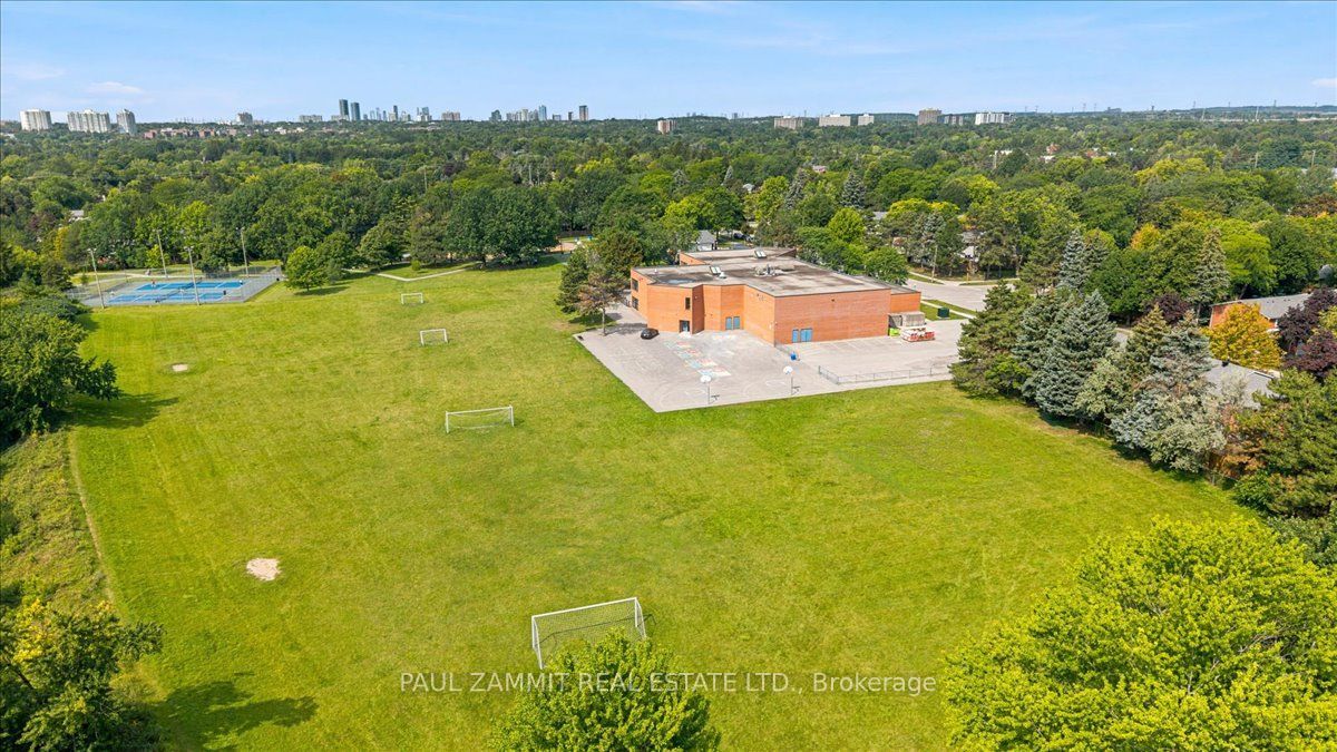 42 Nicholson Way Property Photo 24