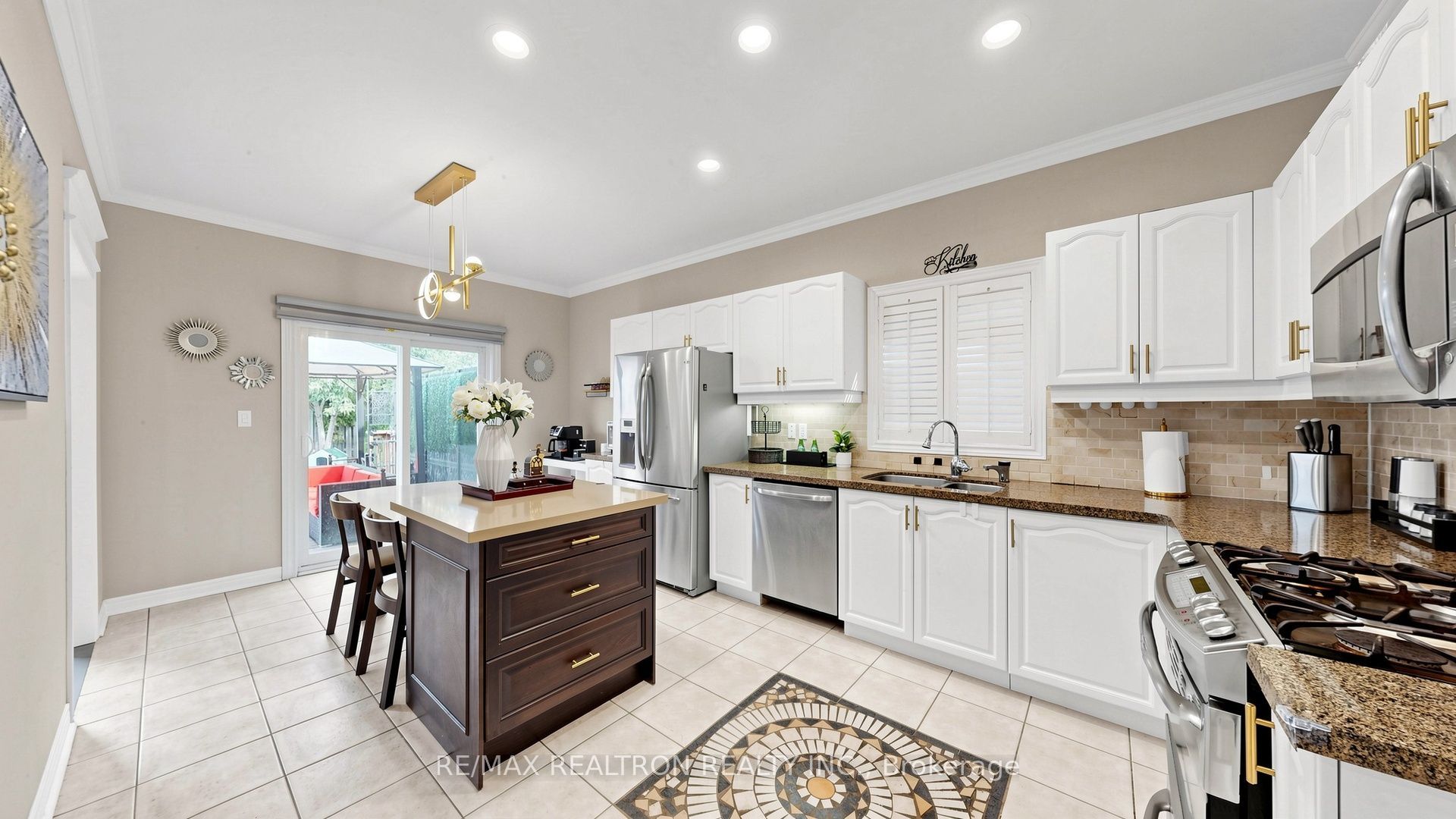 2 Rocksprings Avenue Property Photo 8