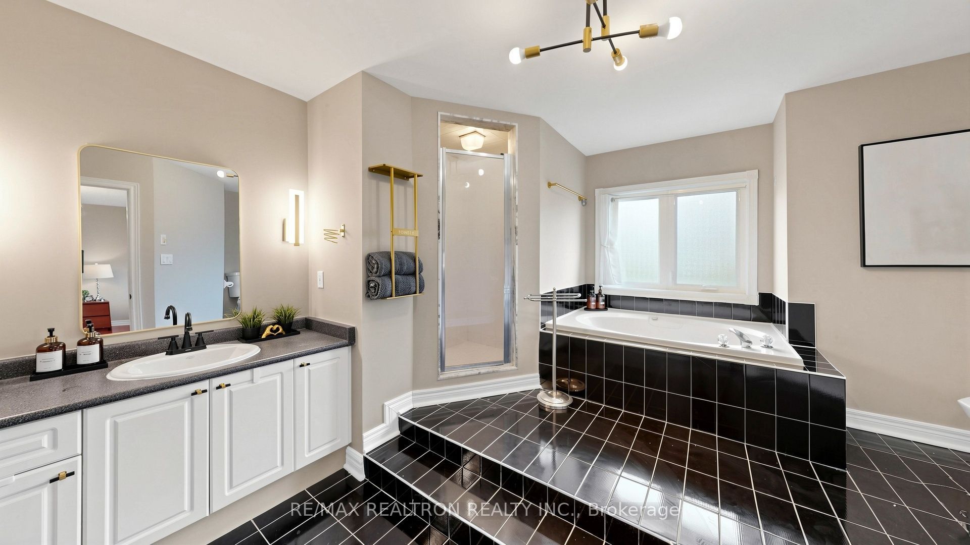 2 Rocksprings Avenue Property Photo 23