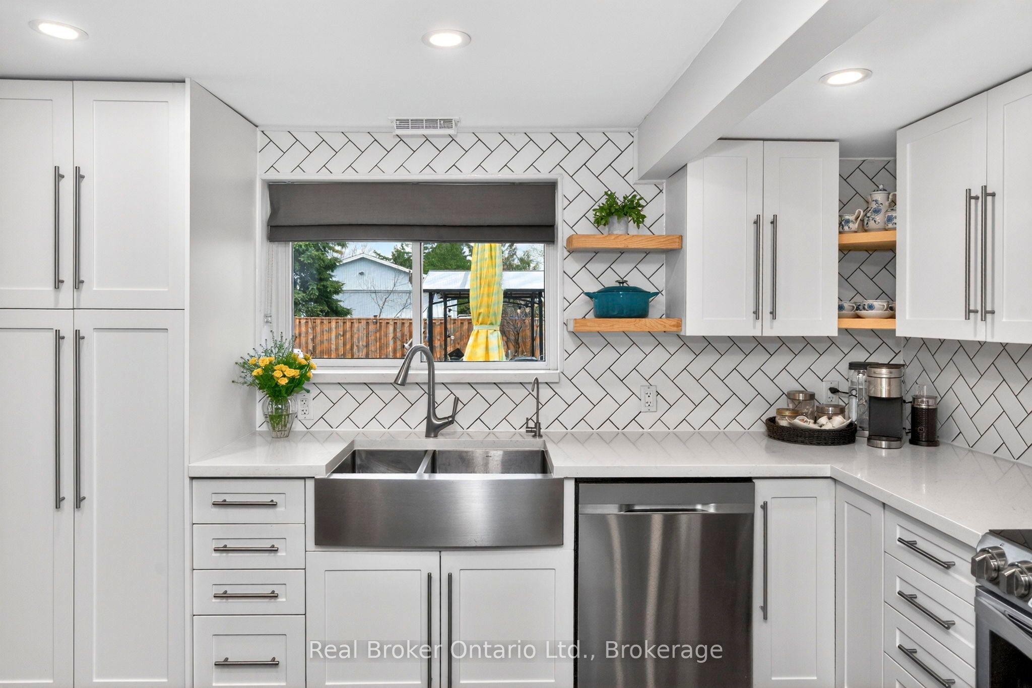 2307 Somers Boulevard Property Photo 8