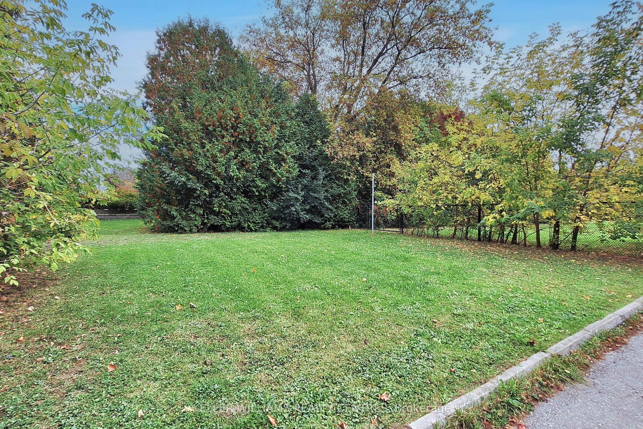 39 Maple Grove Avenue Property Photo 13