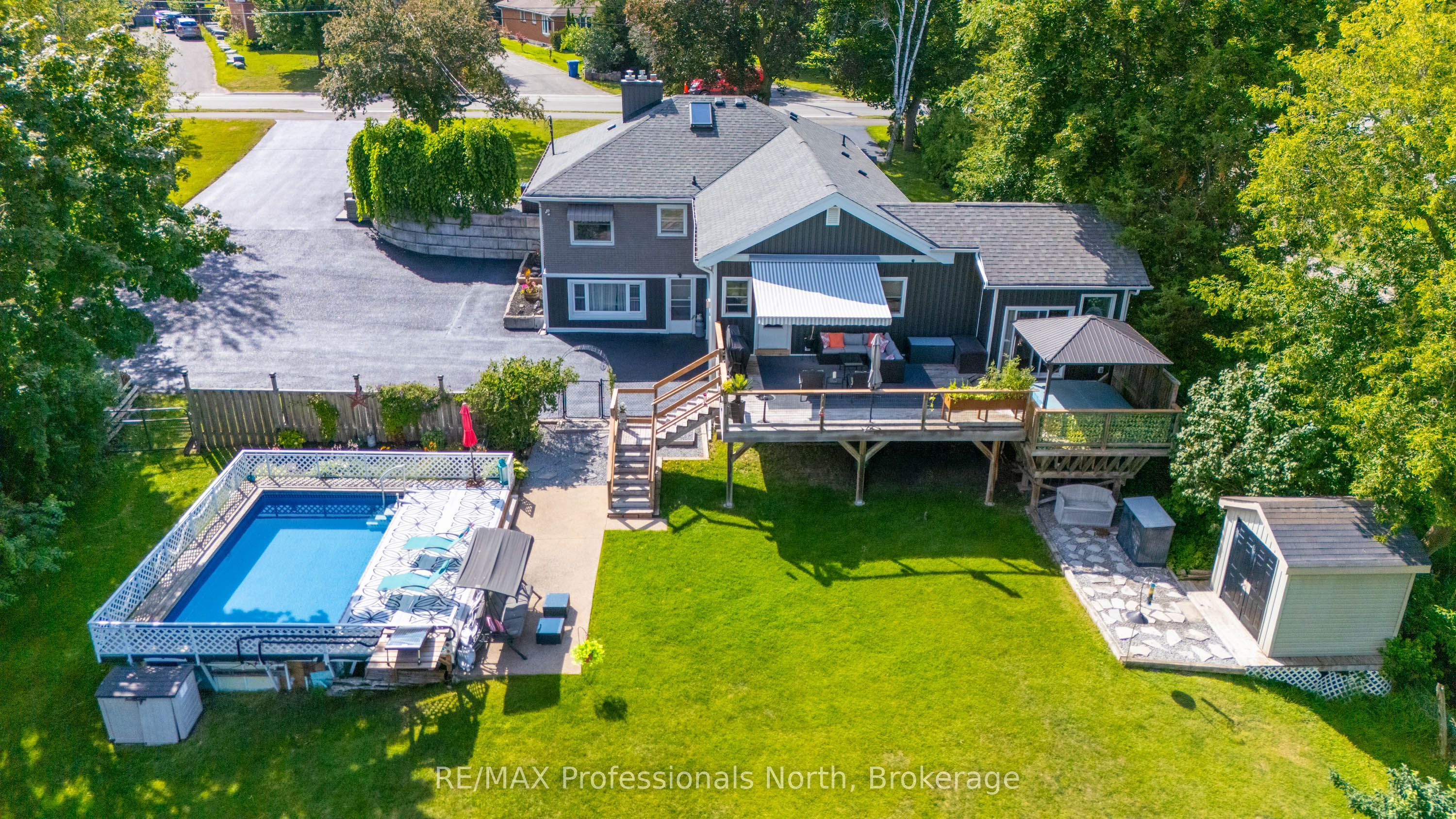 63 The Queensway N Property Photo 4